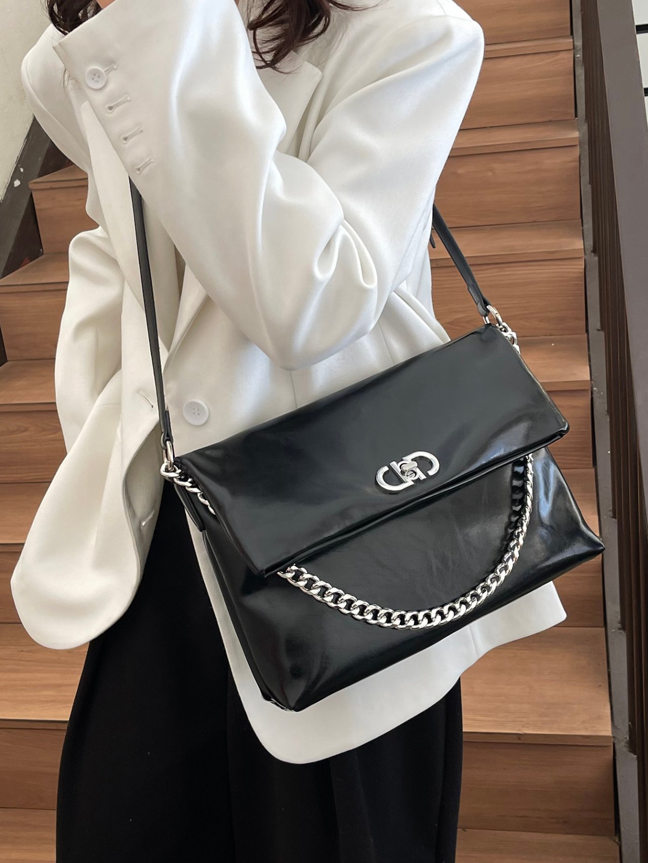Black Solid Shoulder Bag with Magnetic