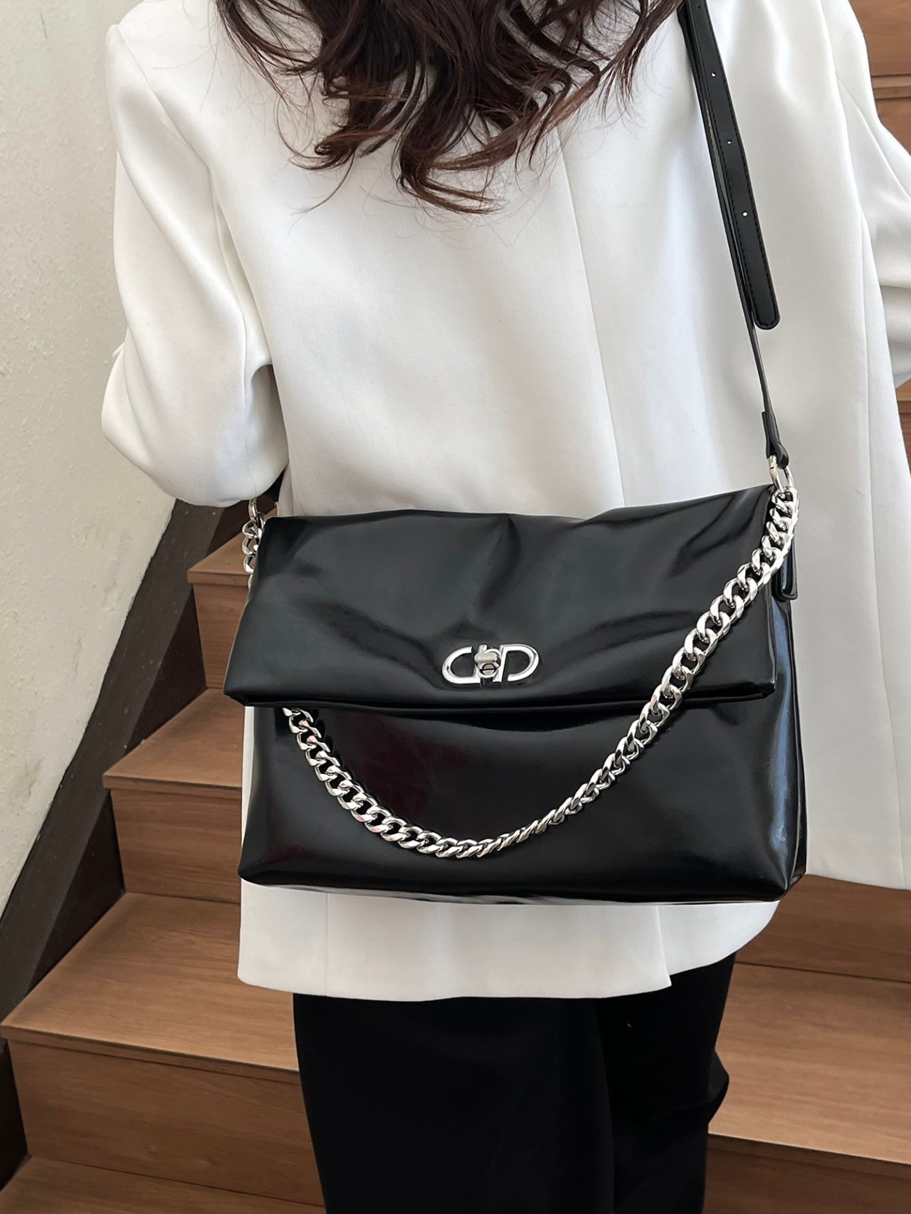 Black Solid Shoulder Bag with Magnetic