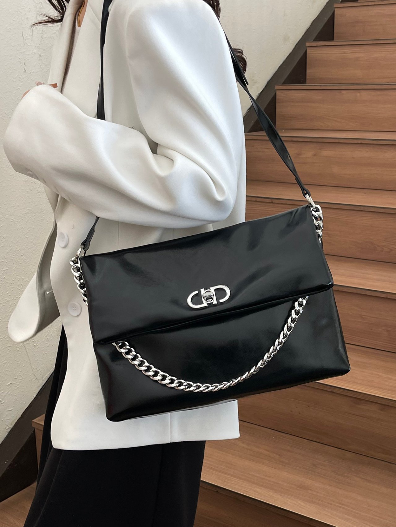 Black Solid Shoulder Bag with Magnetic