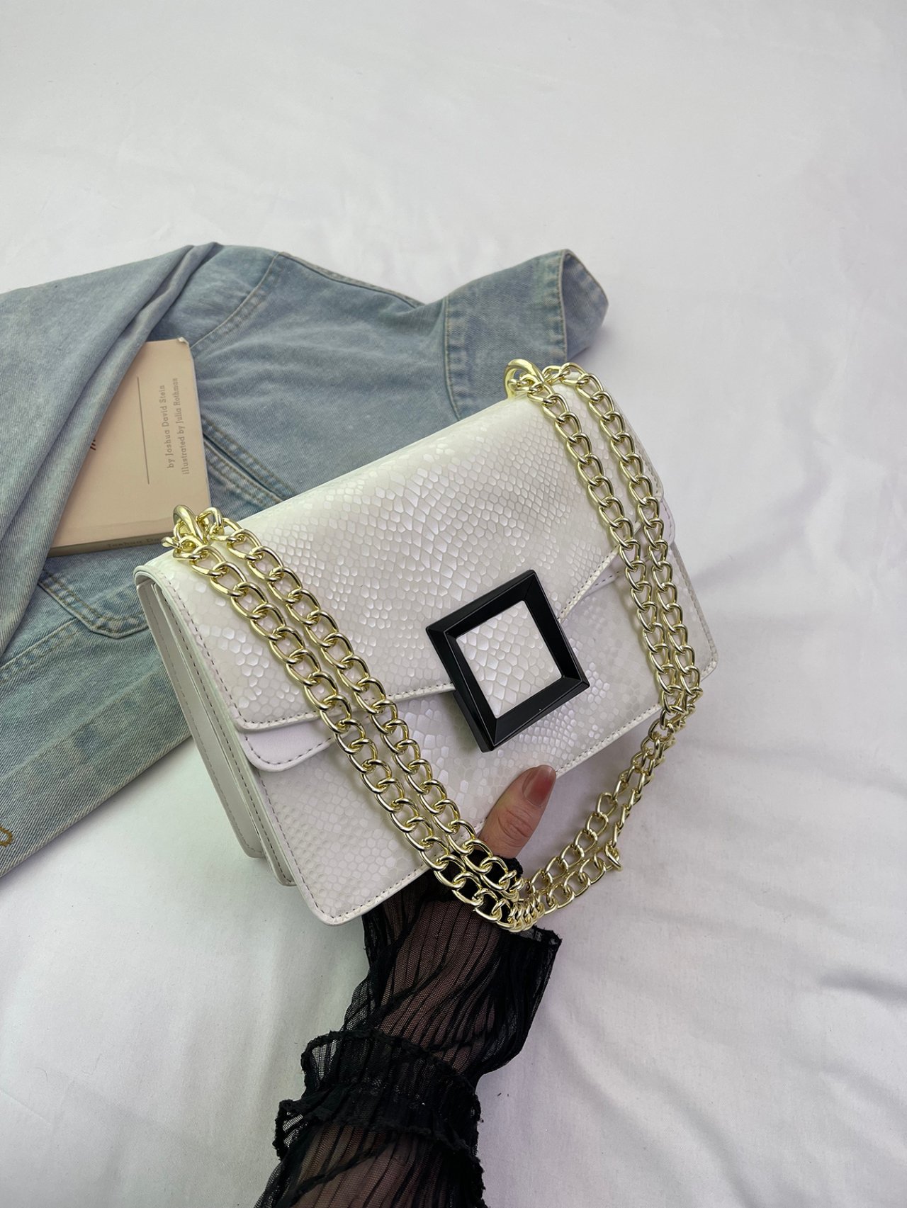 Off White Texture Shoulder Bag with Clasp