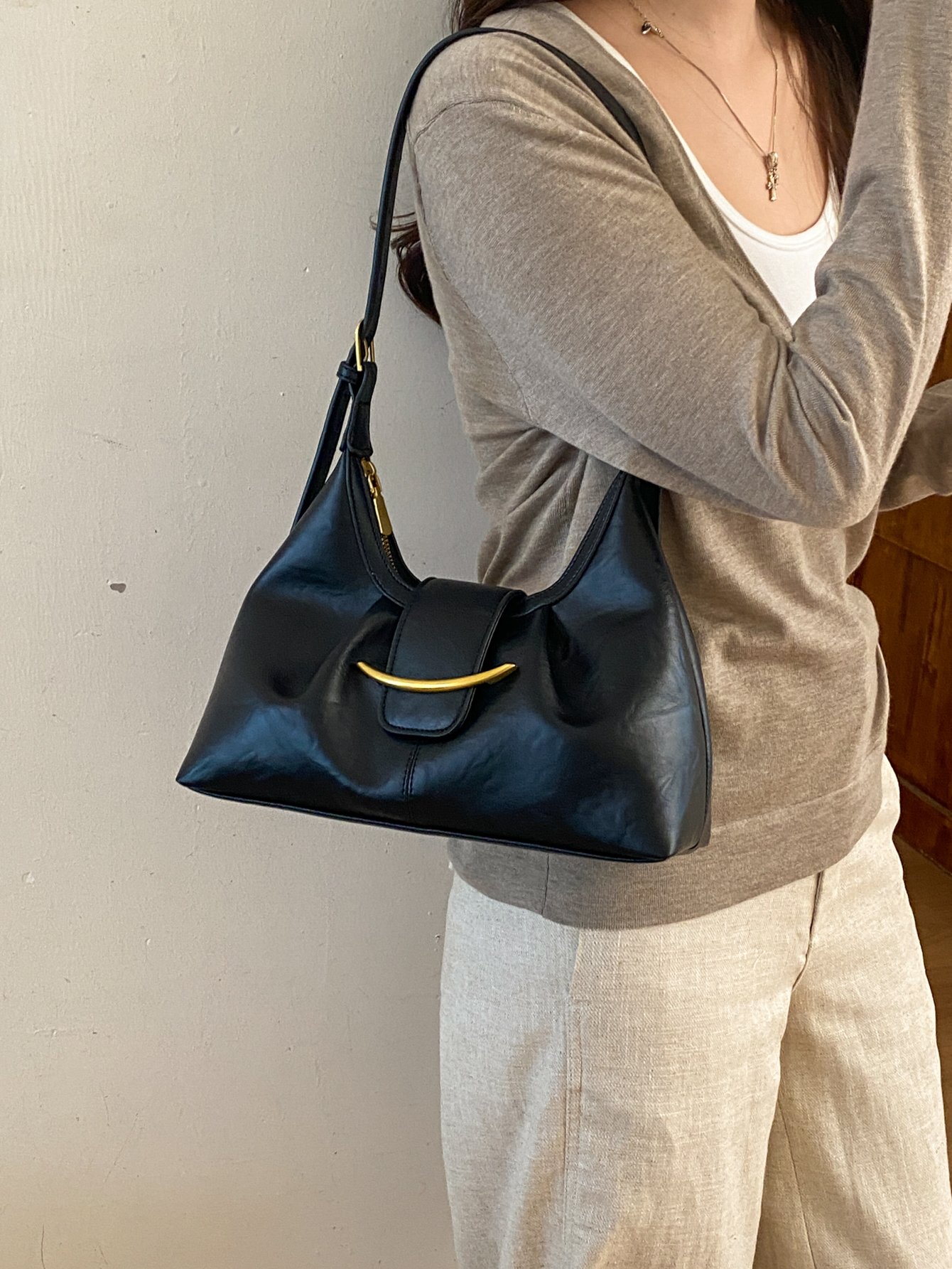 Black Solid Shoulder Bag with Snap