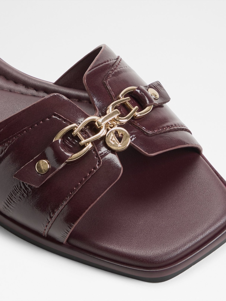 Women Burgundy Buckle Detail Flat Sandals