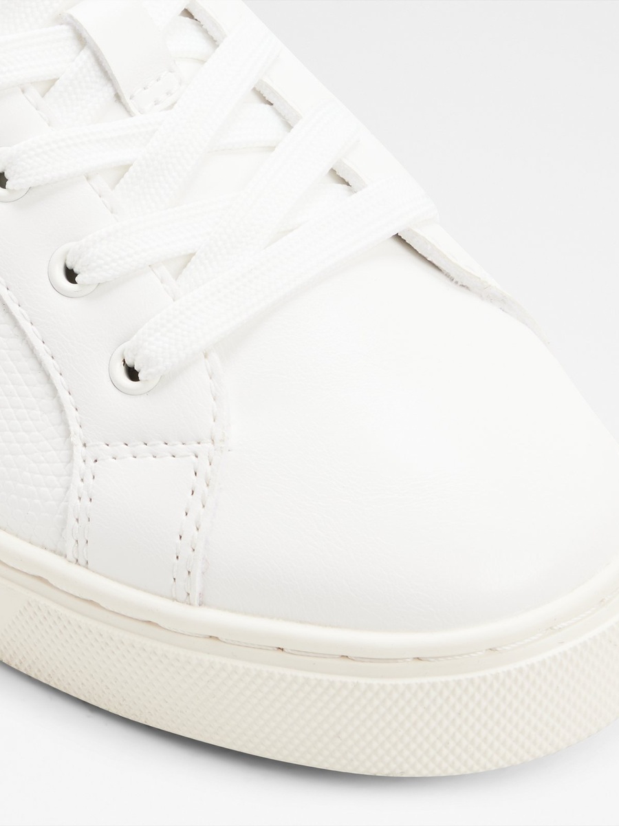 Women White PU Low-Top Sneakers