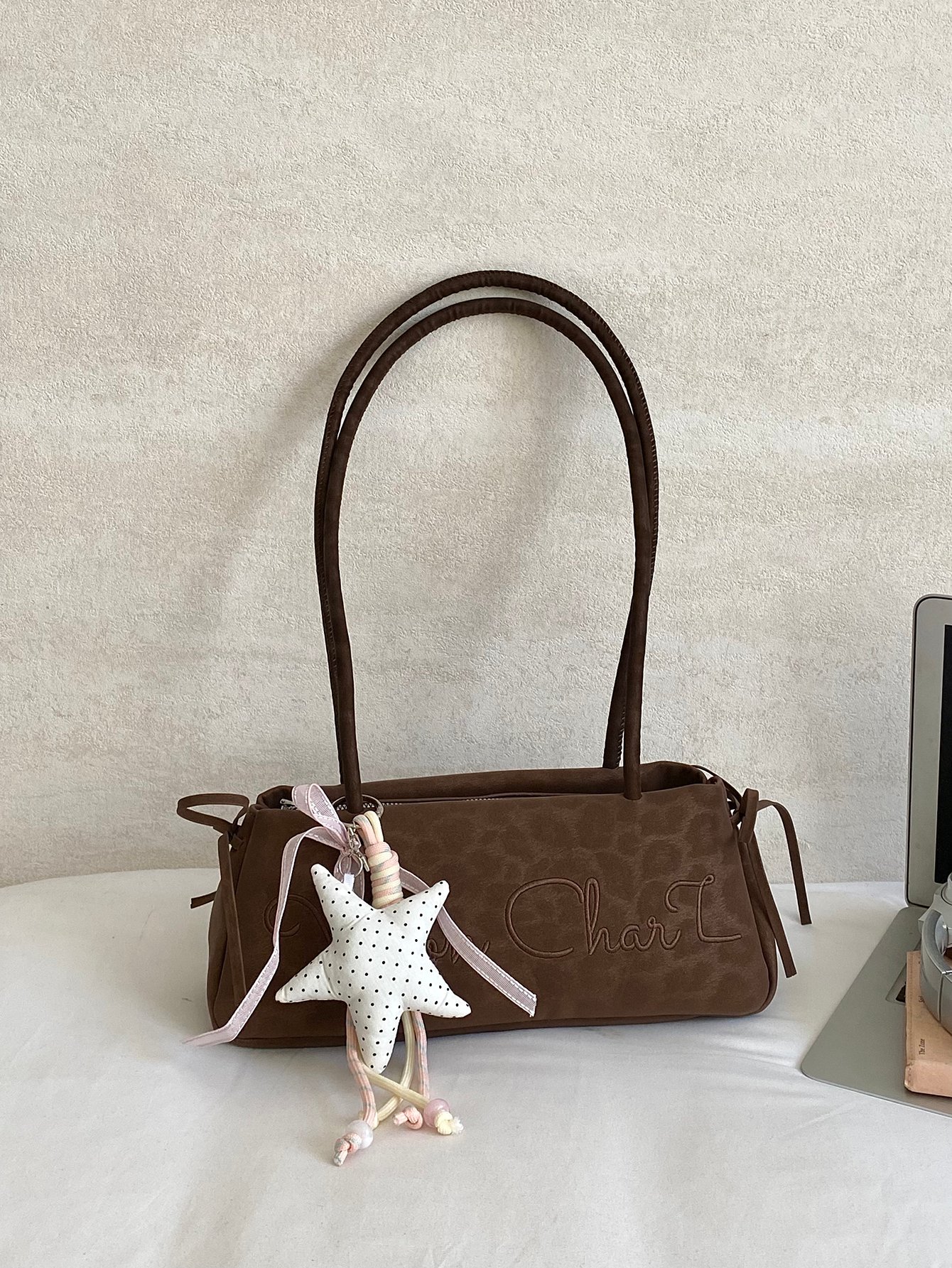 Womens single-shoulder underarm bag with keychain