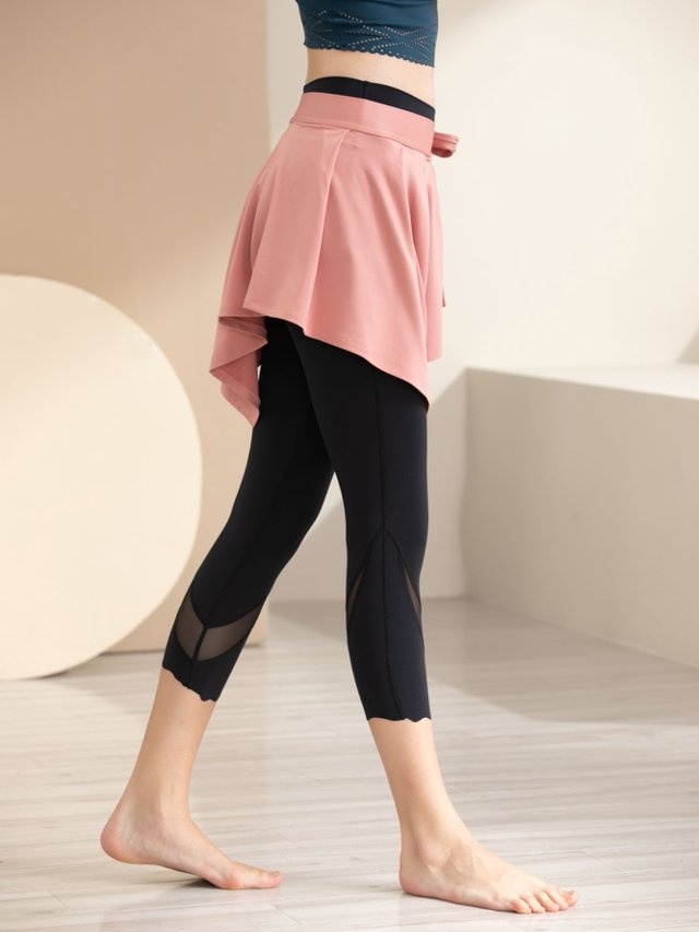 Dark Pink 2in1 Tie Skirted 3/4 Active Leggings
