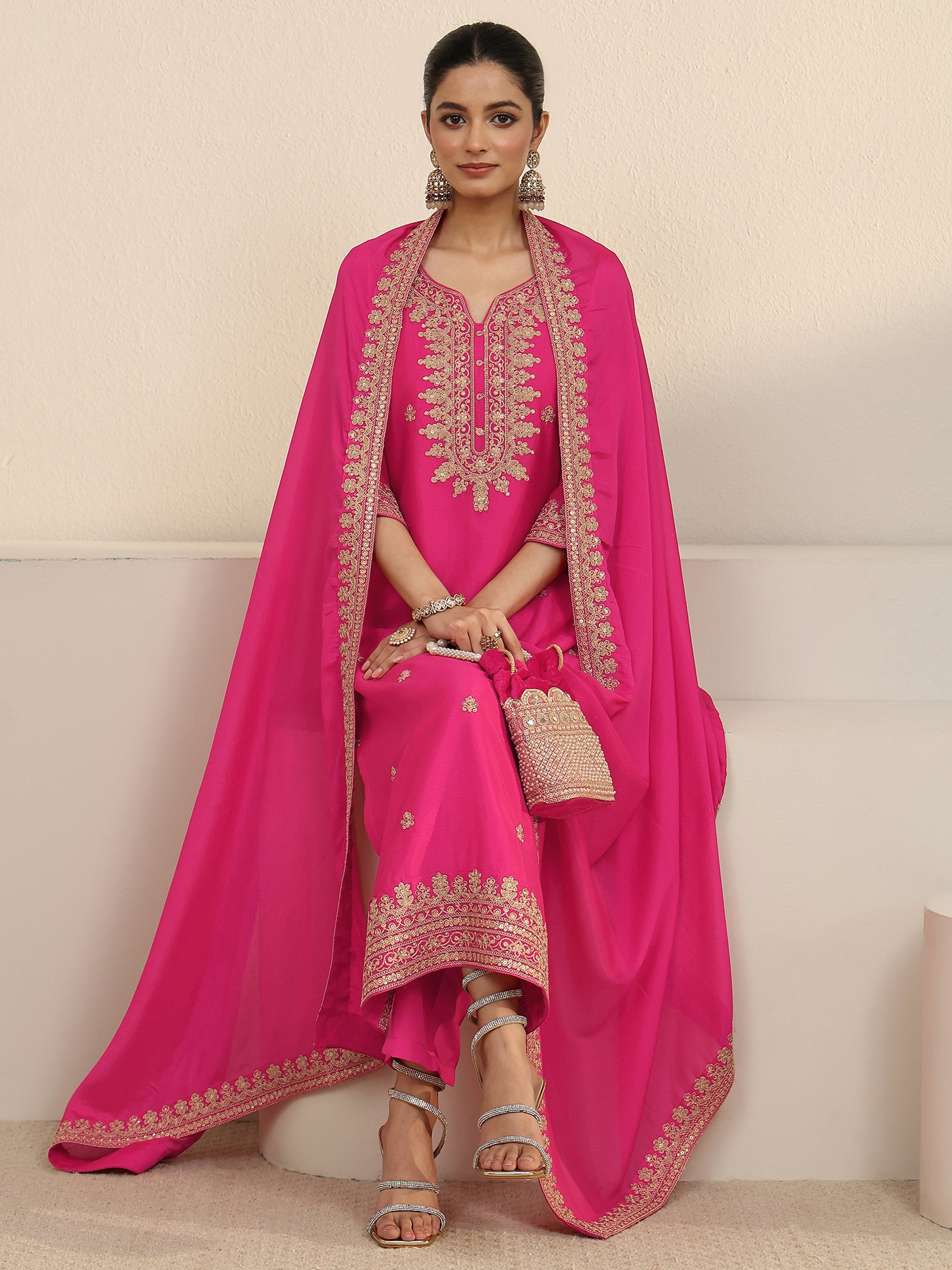 طقم كورتا ودوباتا مطرز وردي