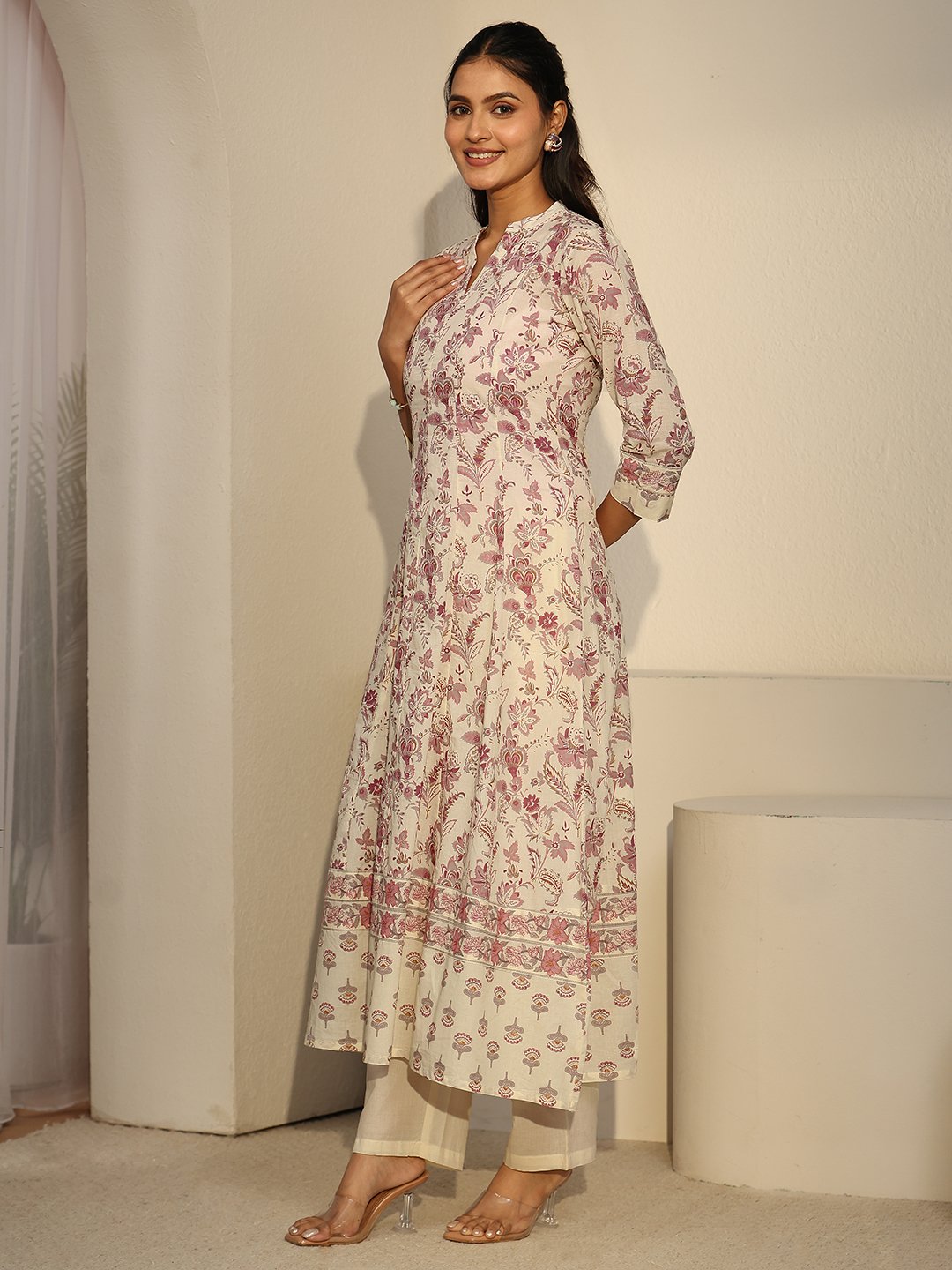 Off-White Floral Print V-Neck Kurta Set with Dupatta and Straight Pants