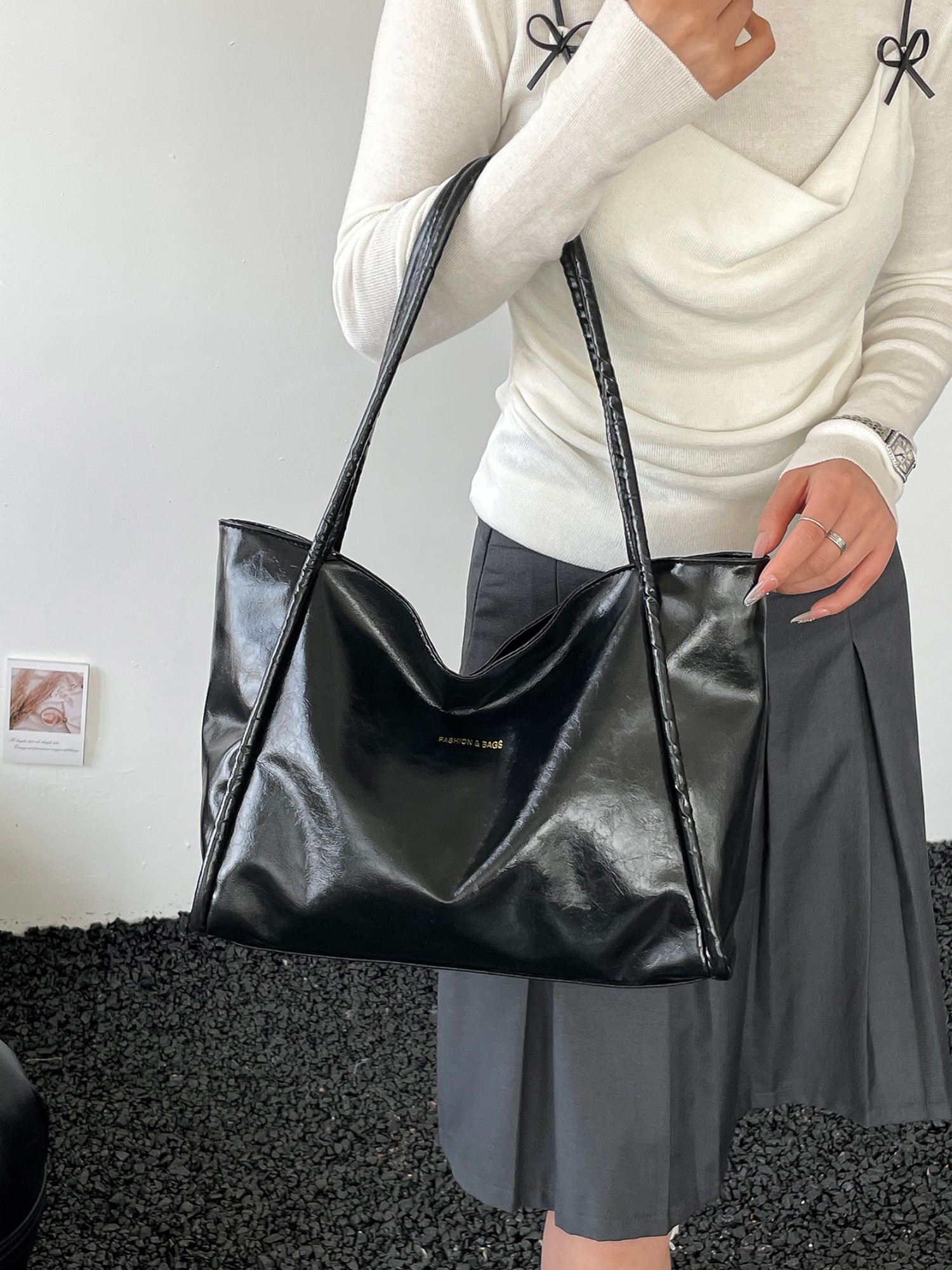 Black Solid Shoulder Bag with Zip