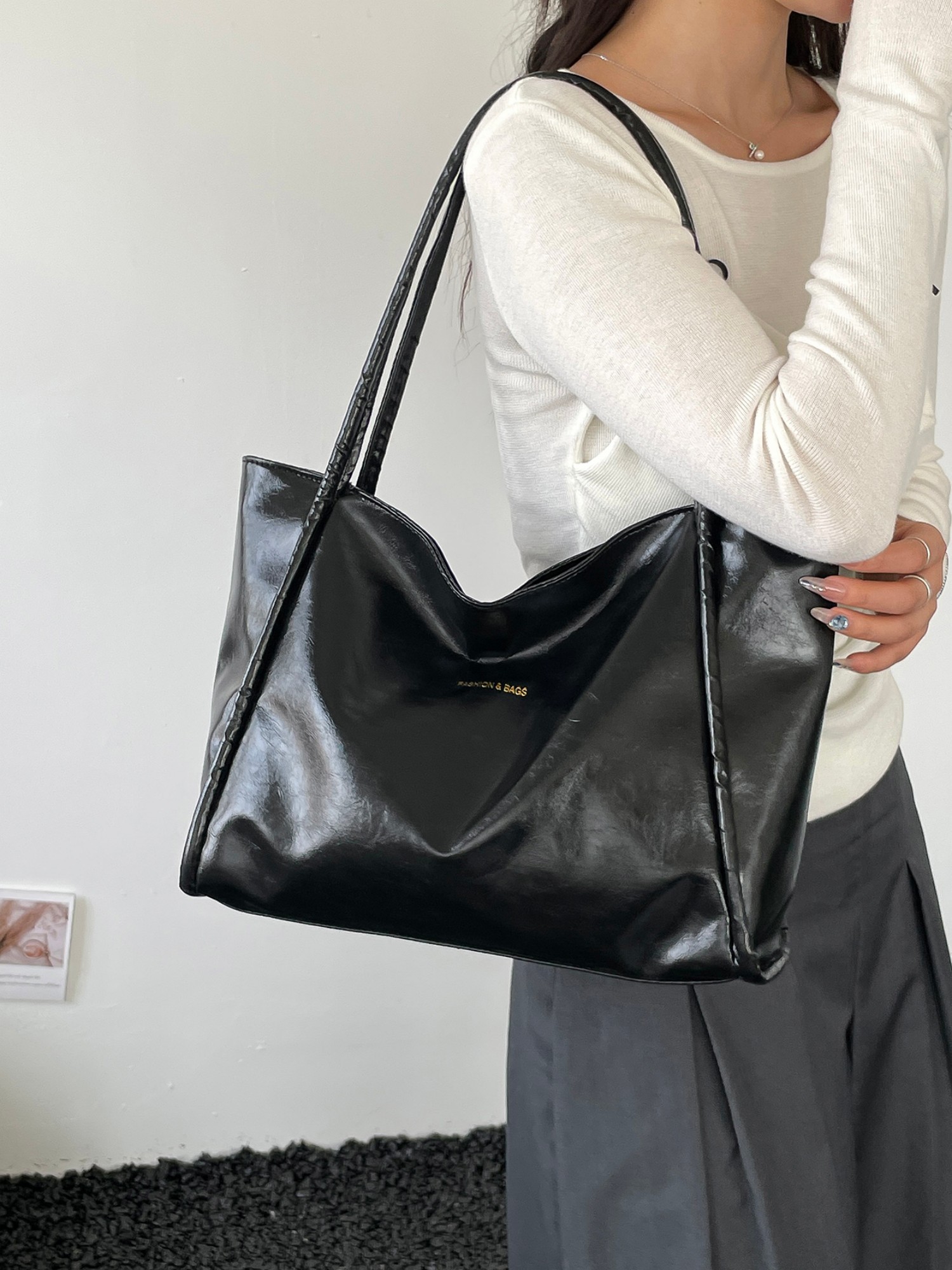Black Solid Shoulder Bag with Zip