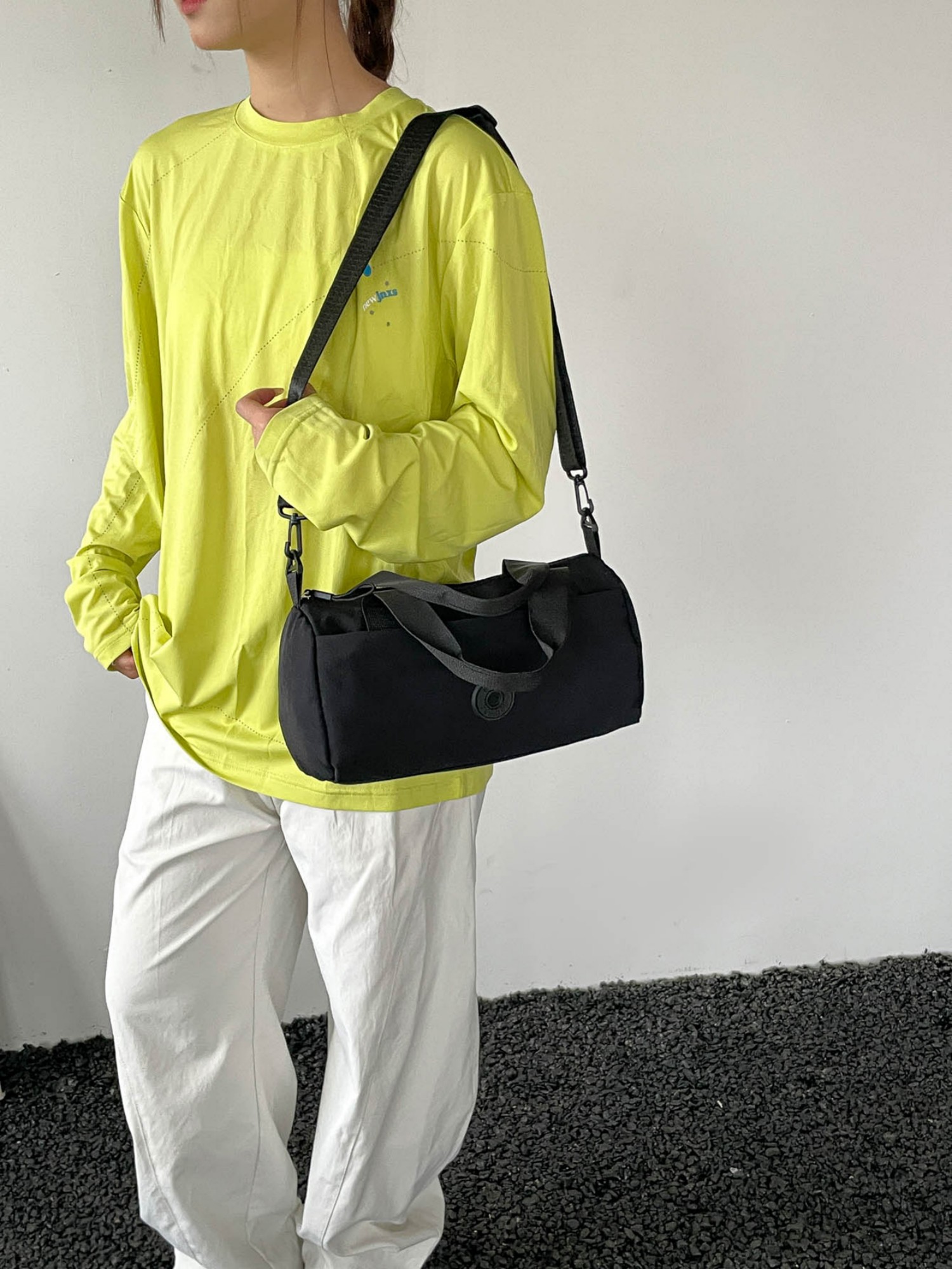 Black Solid Shoulder Bag with Zip
