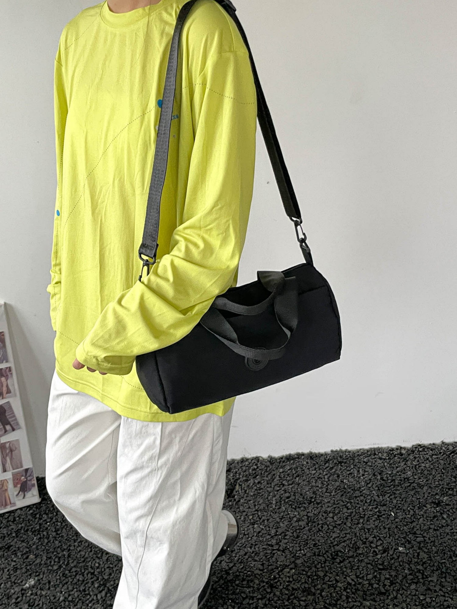 Black Solid Shoulder Bag with Zip