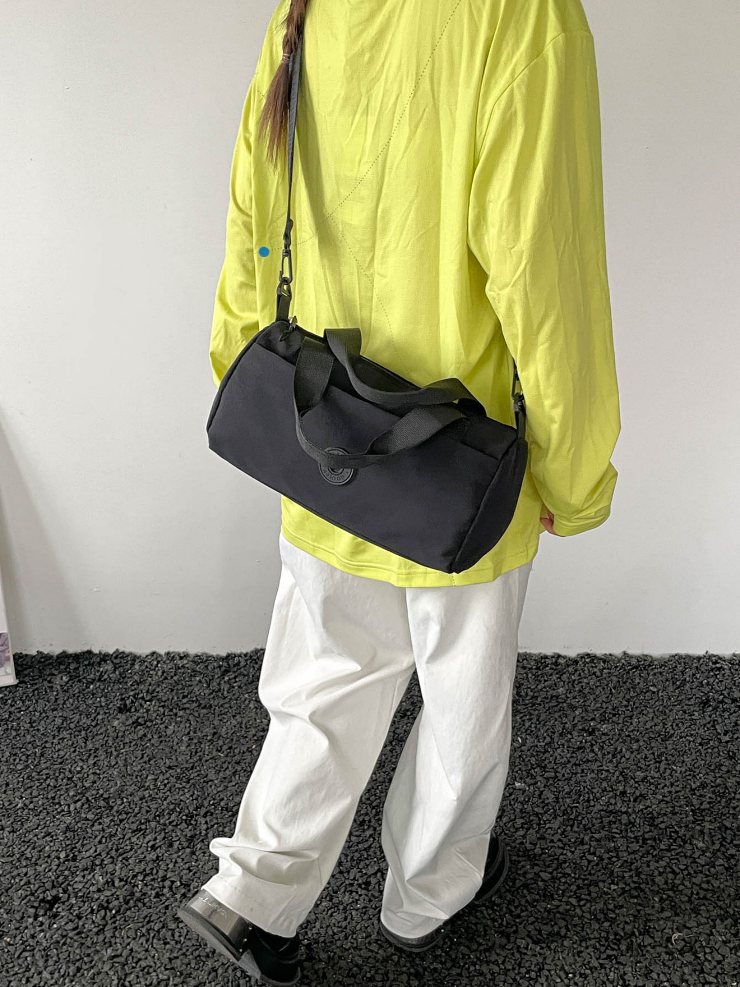 Black Solid Shoulder Bag with Zip