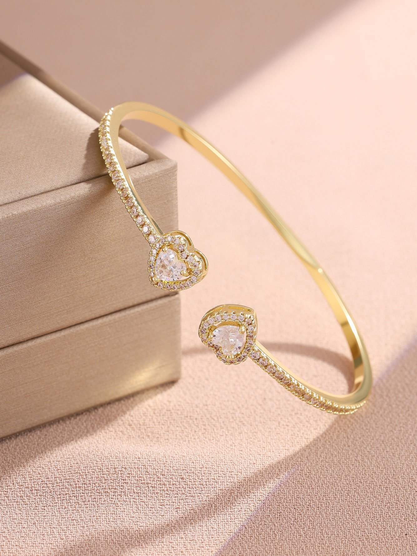 Heart Zircon Gold Bangle