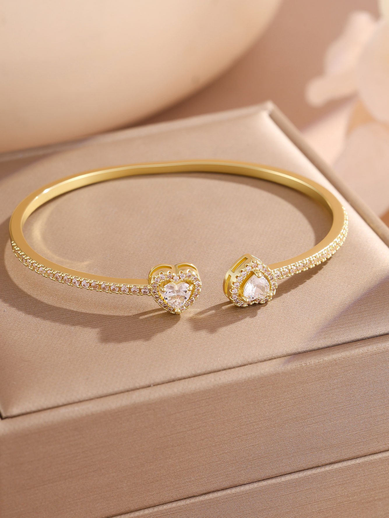 Heart Zircon Gold Bangle