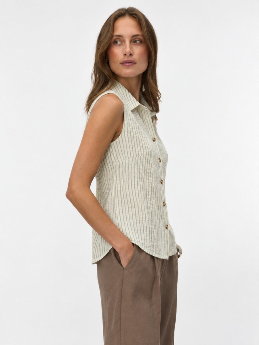 Sleeveless Buttoned Shirt