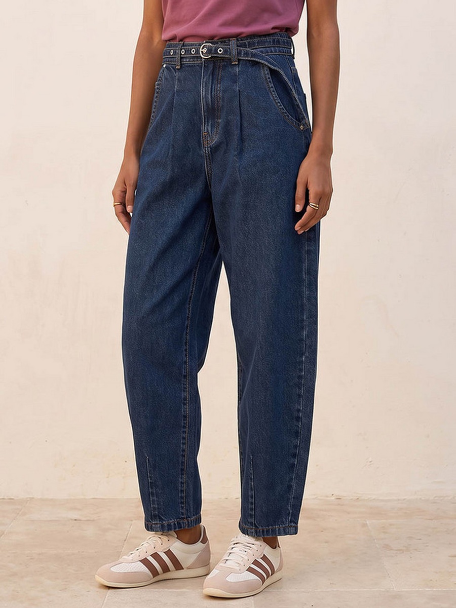 Barrel Fit Belted Jeans with Darts