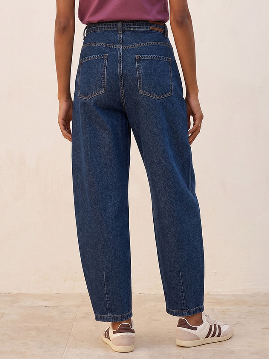Barrel Fit Belted Jeans with Darts