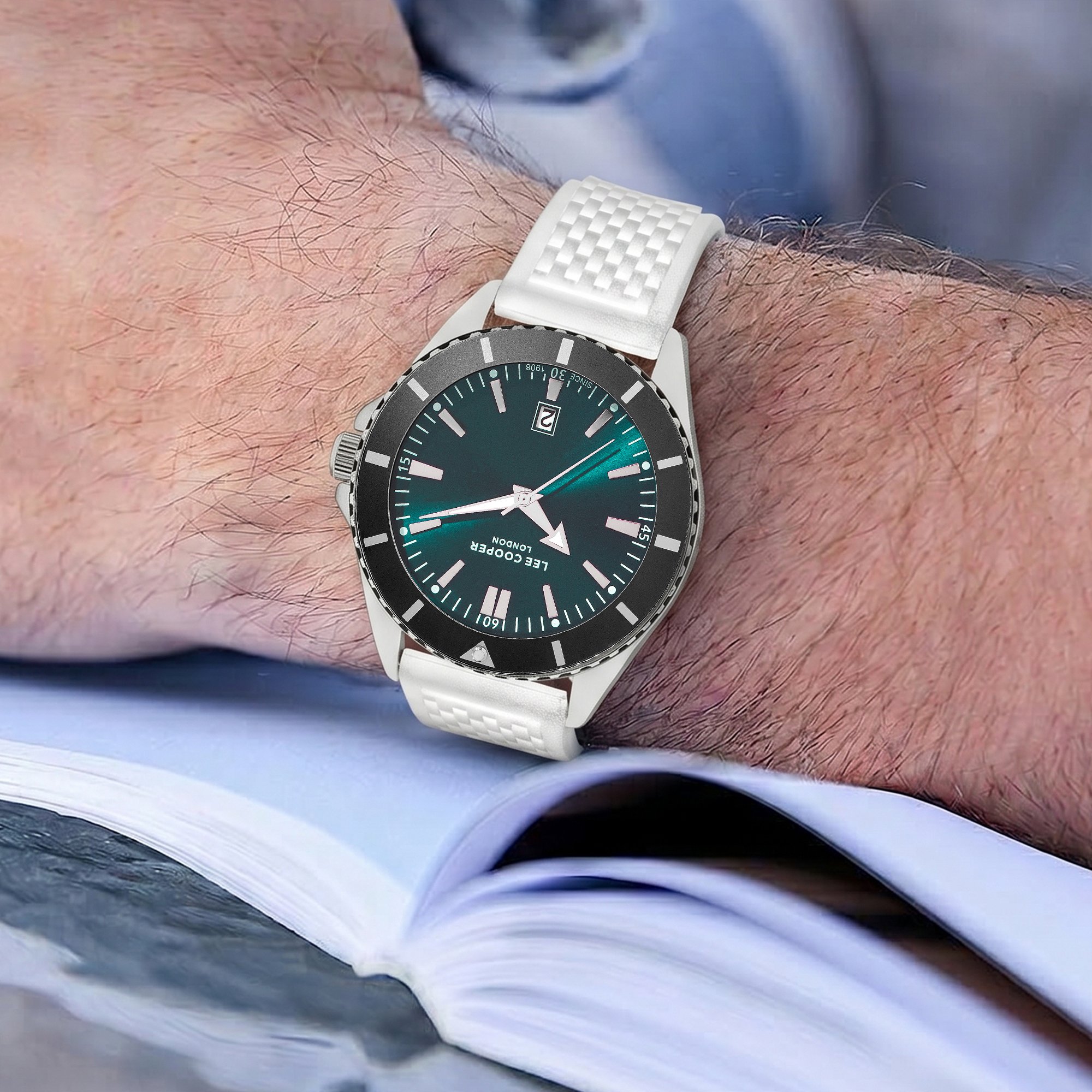 Men Date Dark Blue Dial Watch - LC07361.393