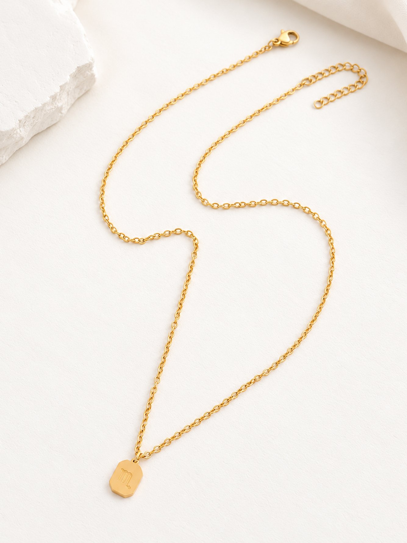 Gold Graphic Pendant Necklace