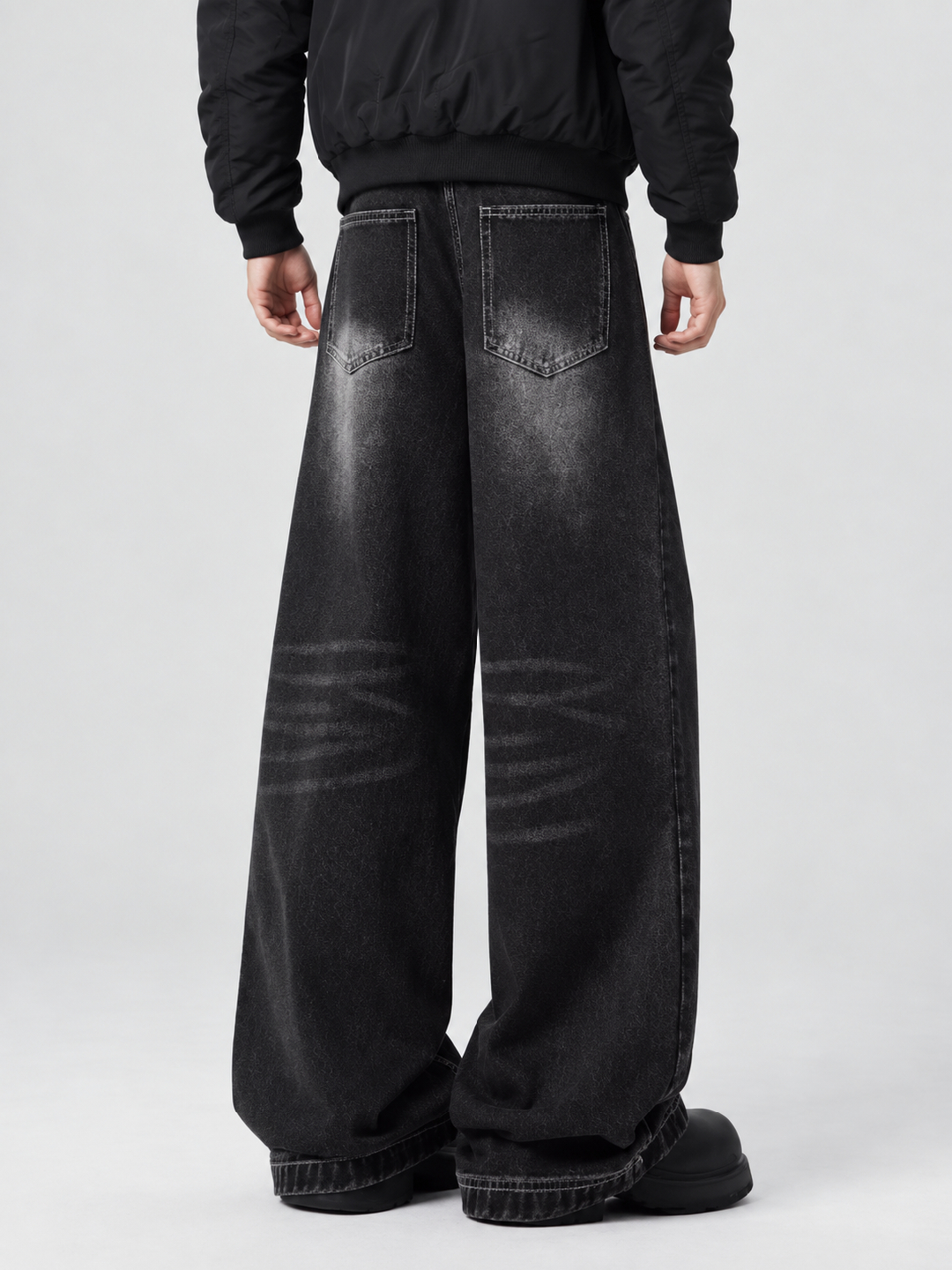 جينز بأرجل واسعة وخصر متوسط أسود