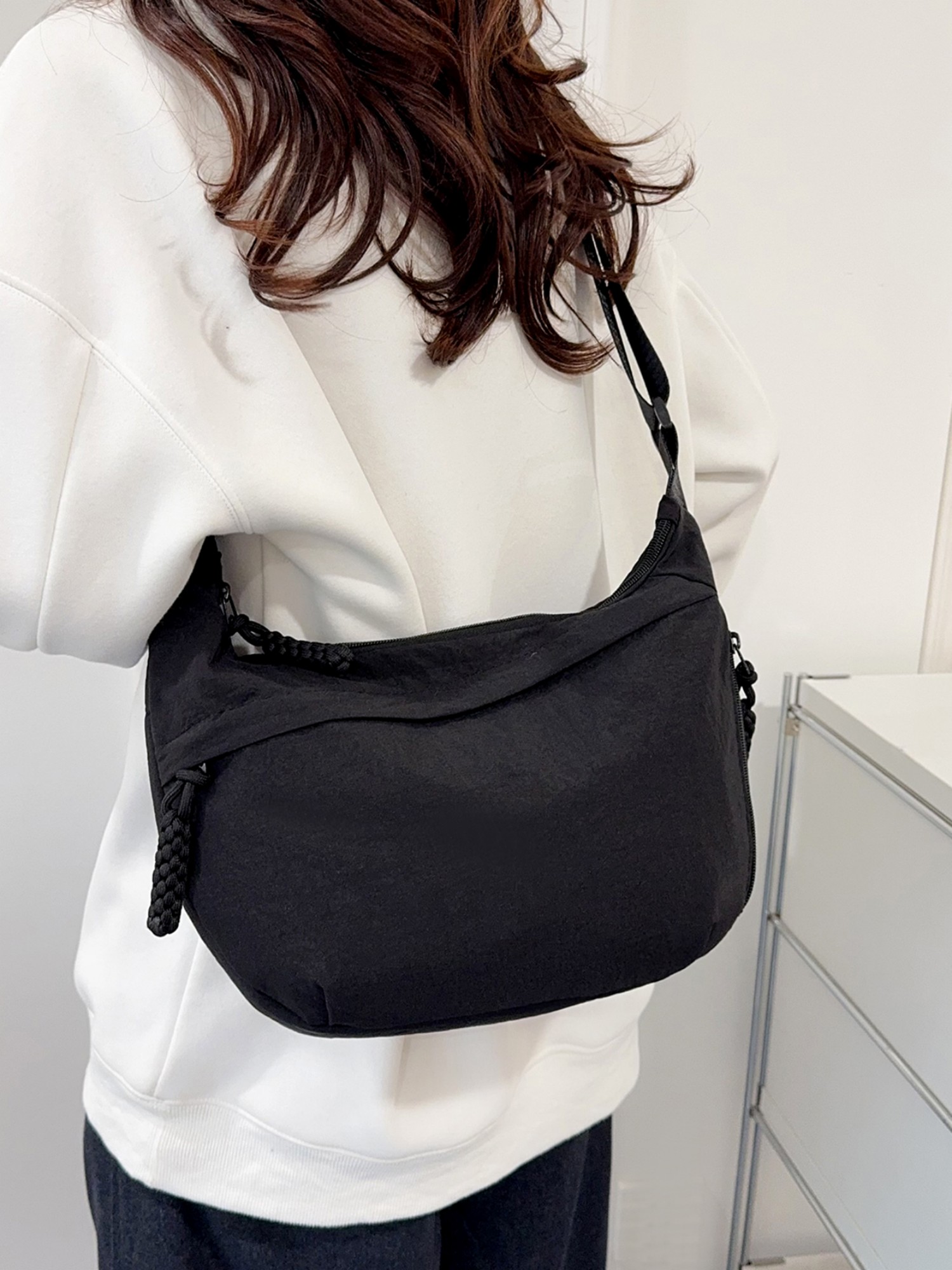 Black Solid Shoulder Bag with Zip