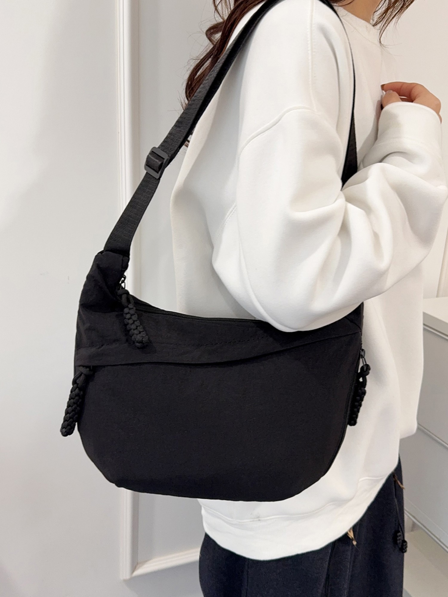 Black Solid Shoulder Bag with Zip
