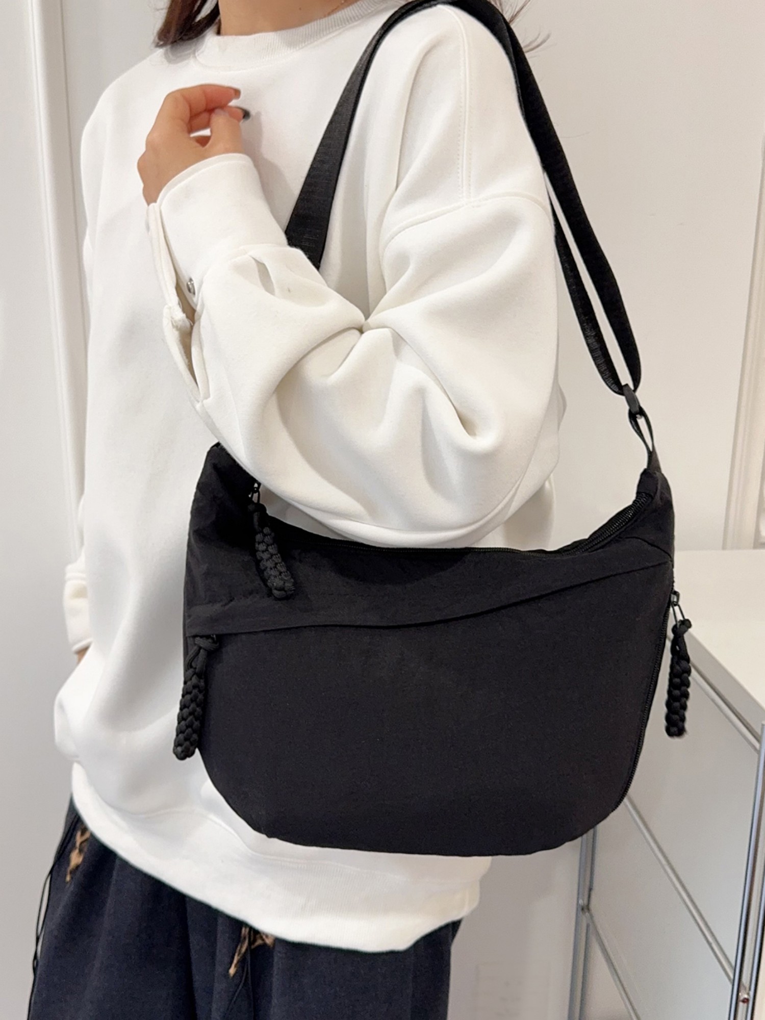 Black Solid Shoulder Bag with Zip
