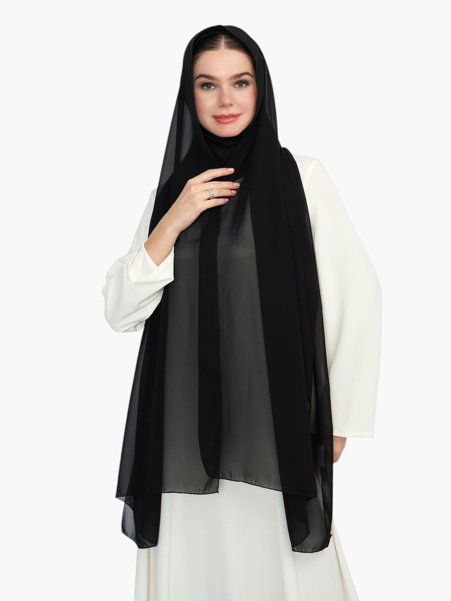 حجاب مزين بالشعار