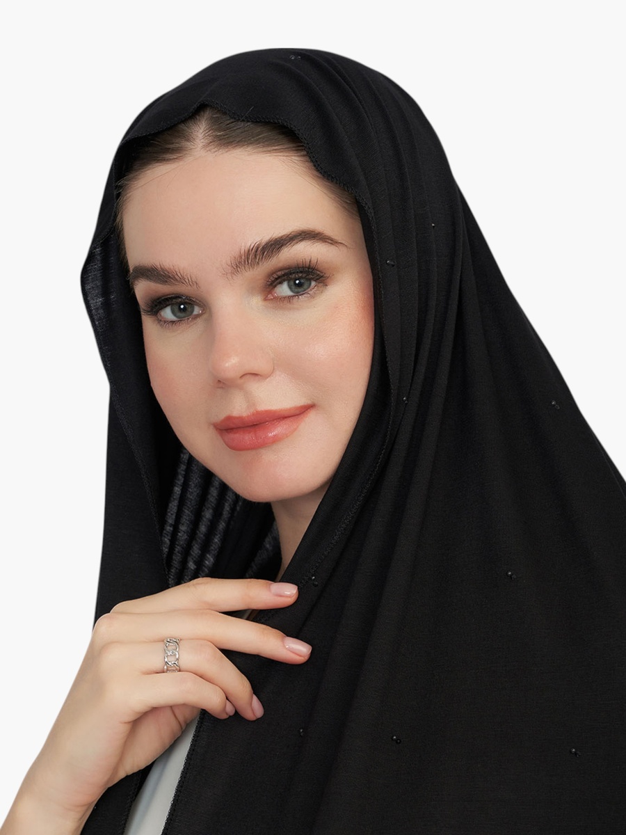 حجاب مزين بالأحجار