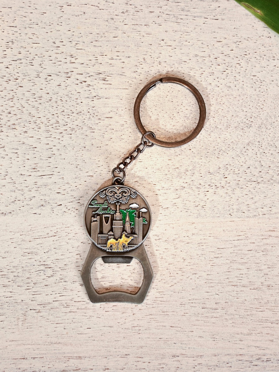 ميدالية مفاتيح بنقش المملكة العربية السعودية مع فتاحة زجاجات