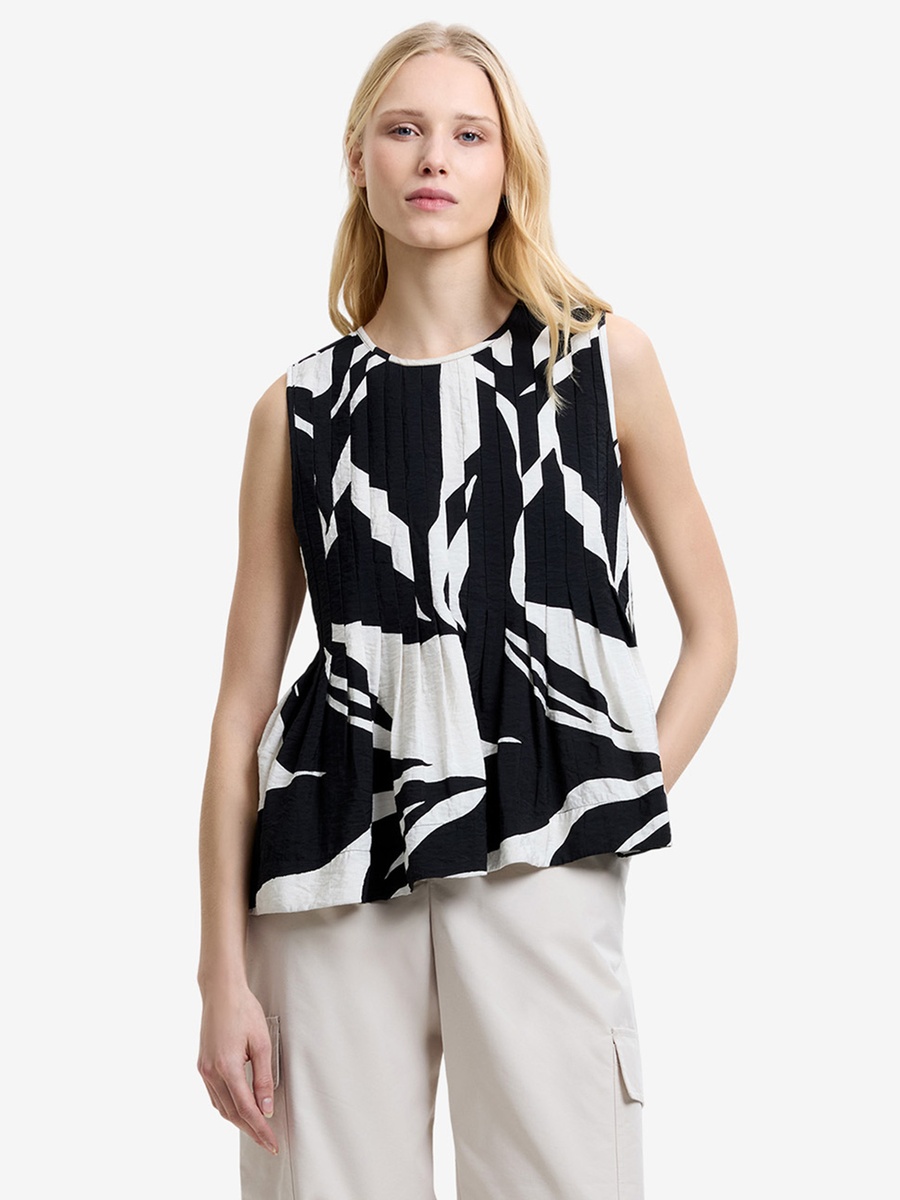 Fold Pleats Sleeveless Top
