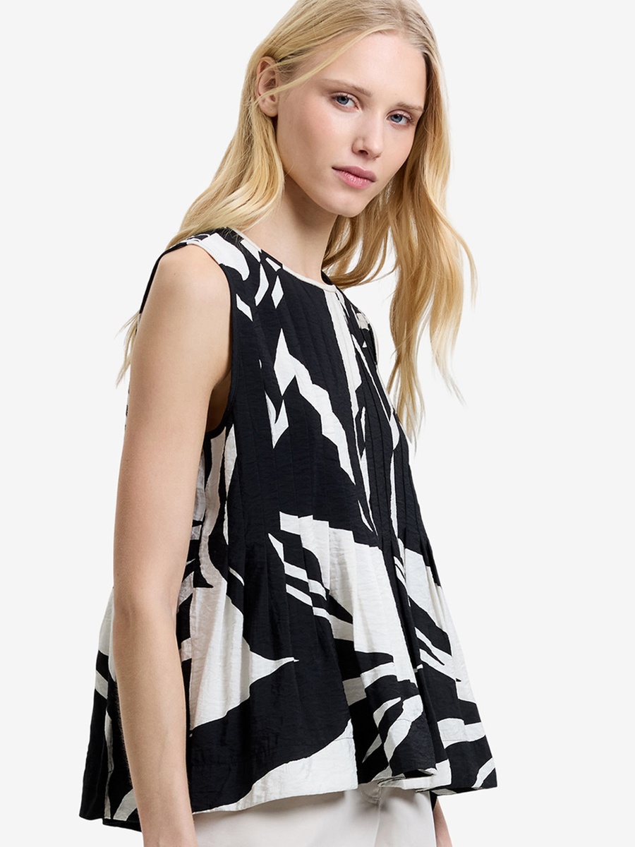 Fold Pleats Sleeveless Top
