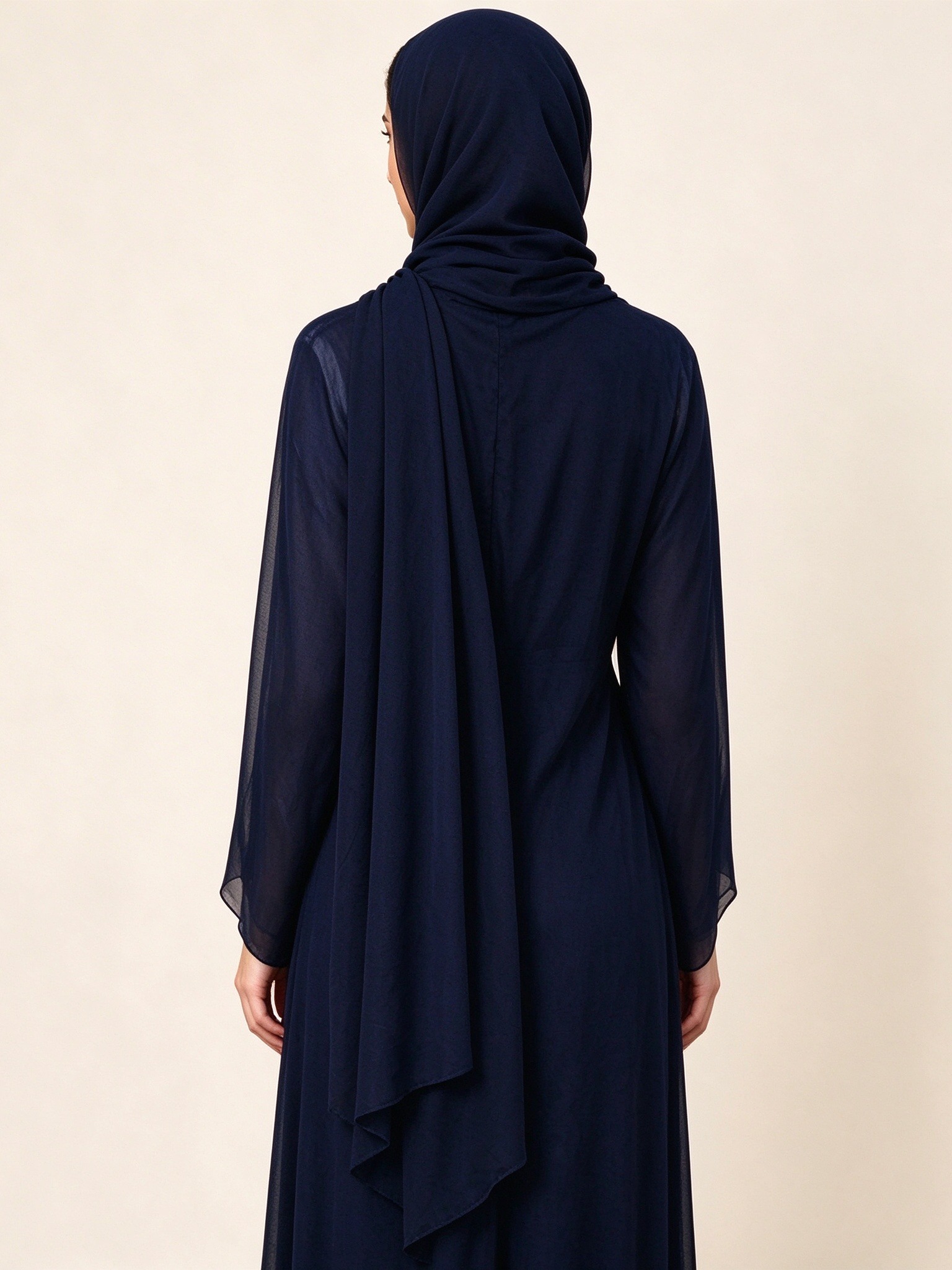 حجاب سادة أزرق داكن