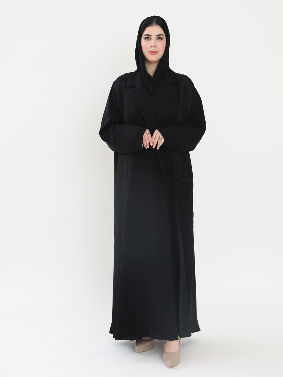 عباية بتفاصيل بليسيه سوداء