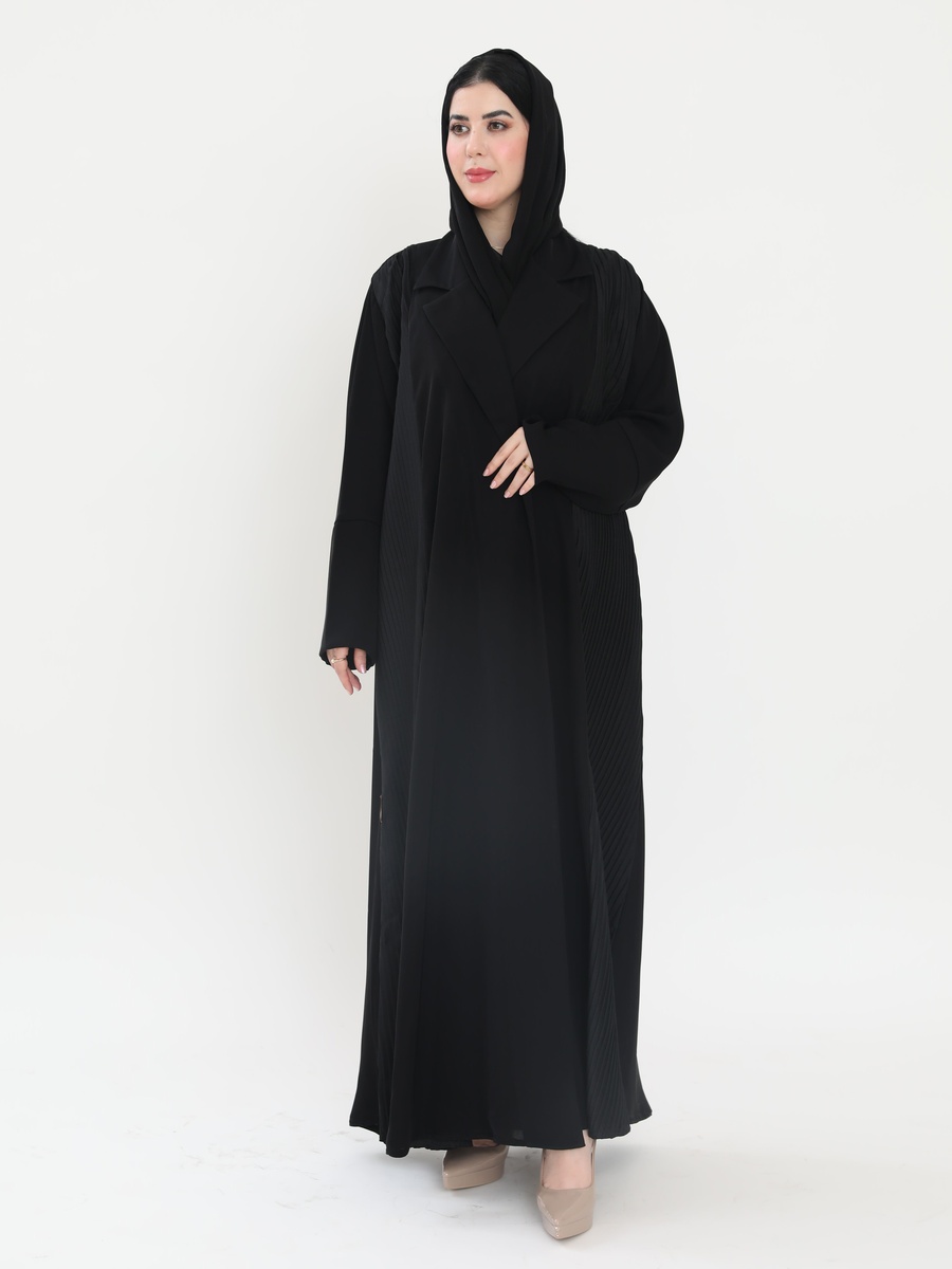عباية بتفاصيل بليسيه سوداء