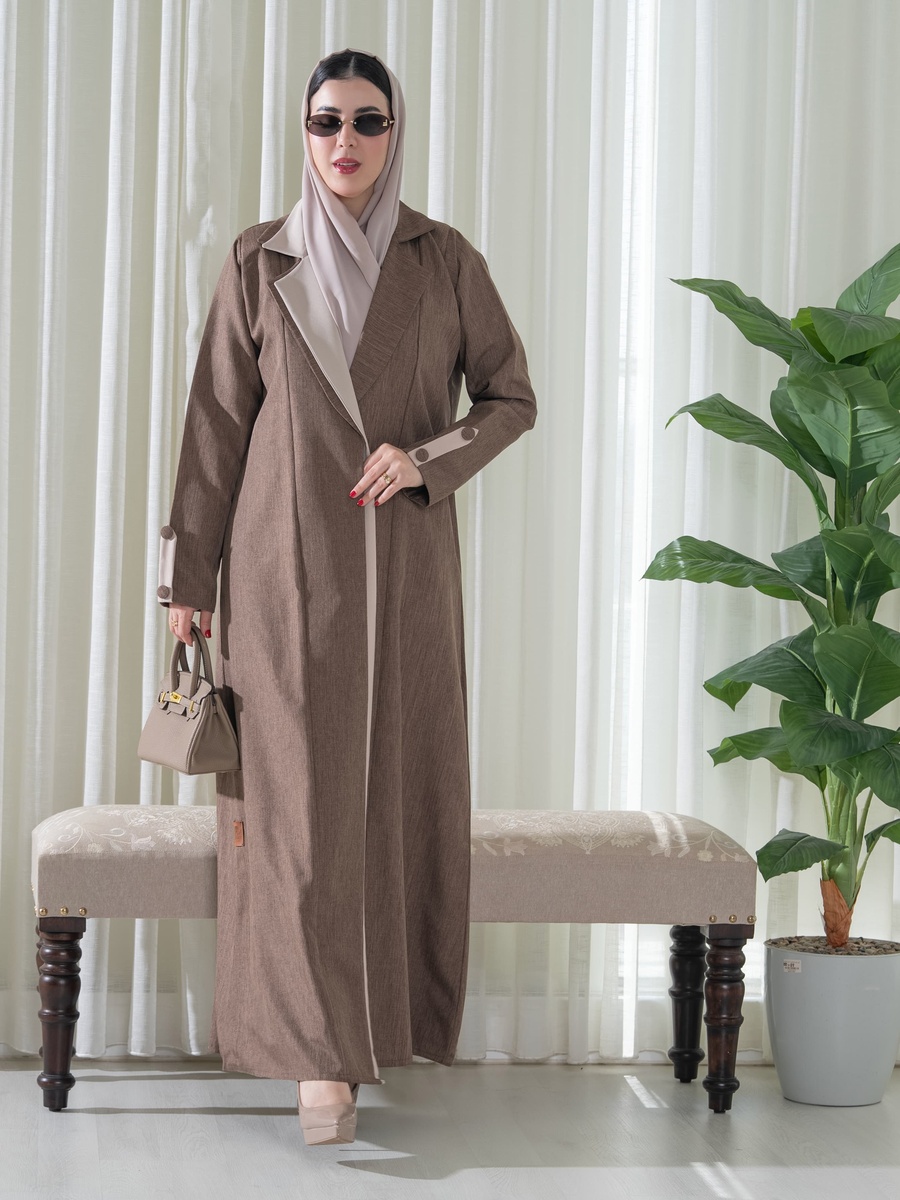 عباية بطية صدر وحواف متباينة بني