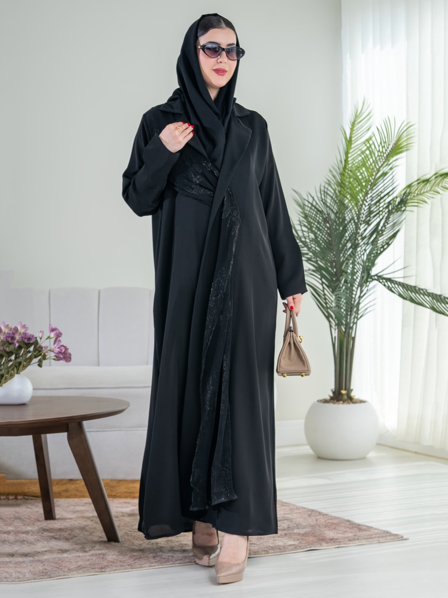 عباية بلمعان رقيق بلون أسود