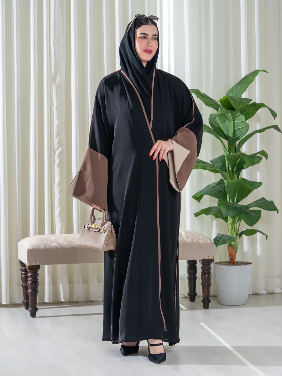 عباية مفتوحة من الأمام بلون أسود
