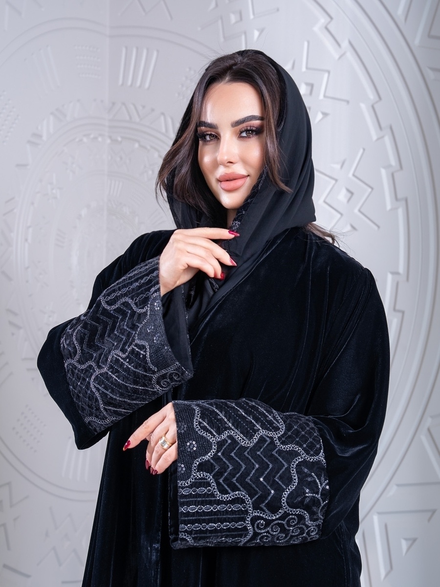 Black Velvet-Look Abaya with Embroidery
