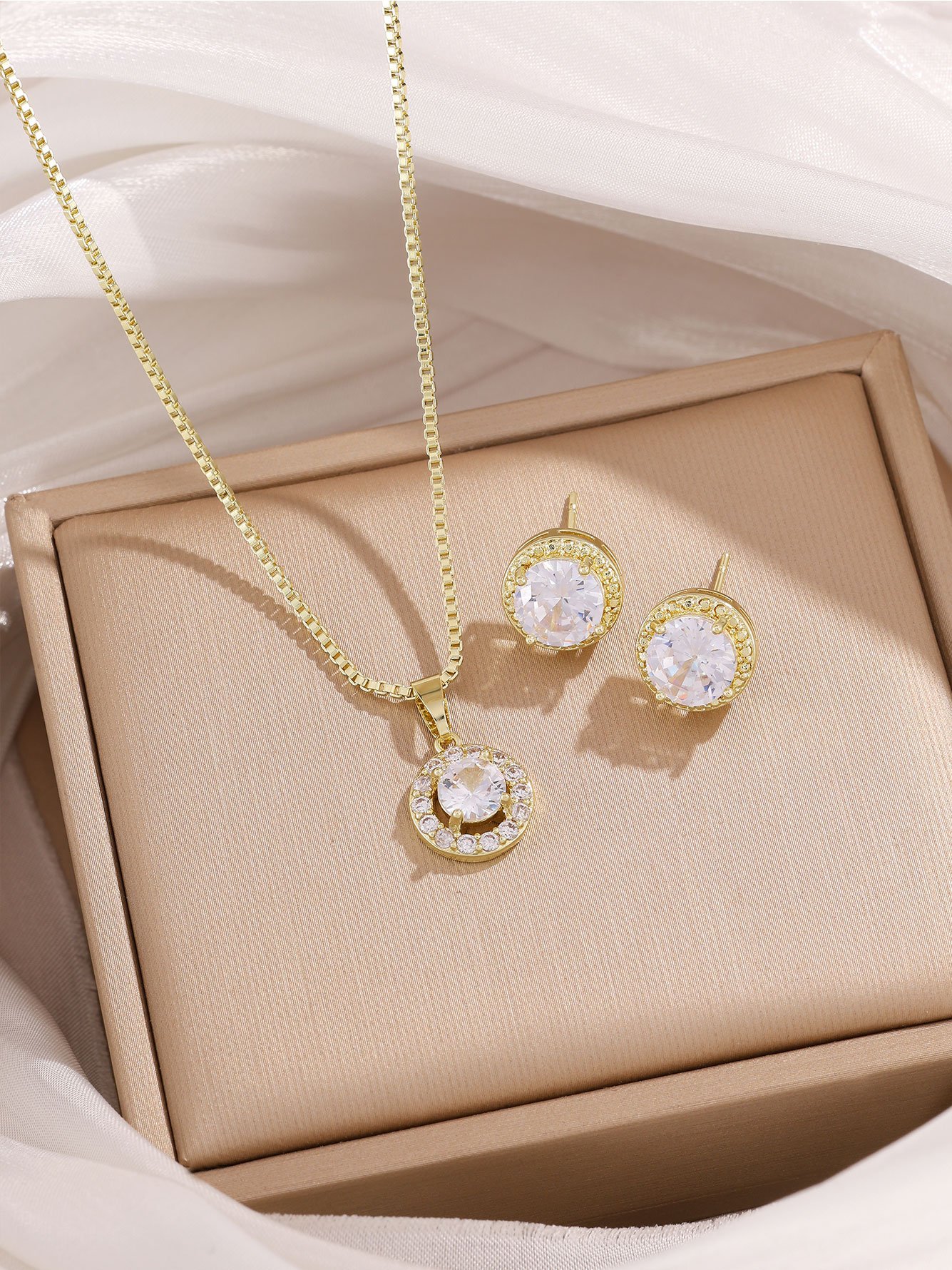 Gold Halo Zircon Necklace and Earrings Set