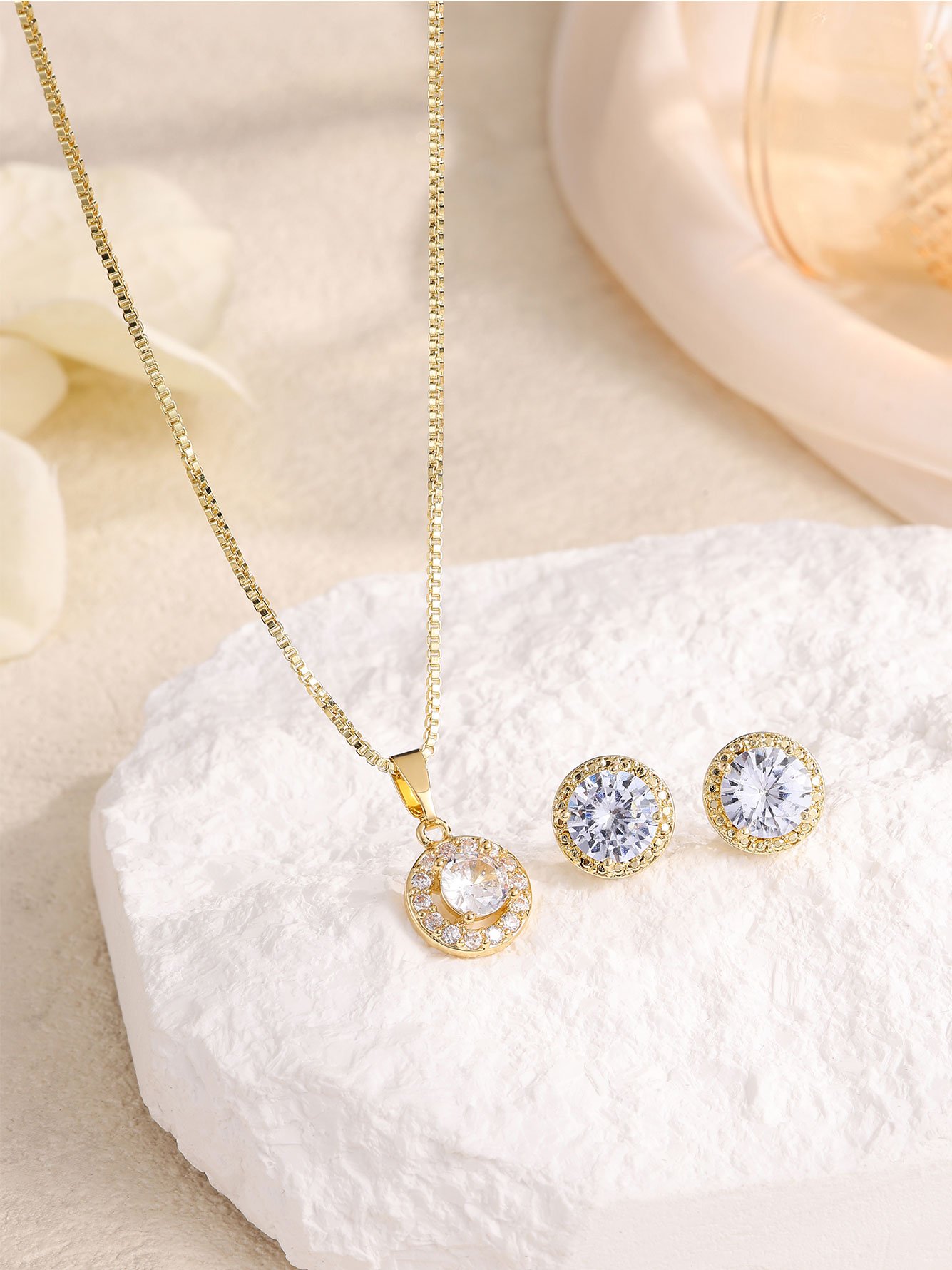 Gold Halo Zircon Necklace and Earrings Set