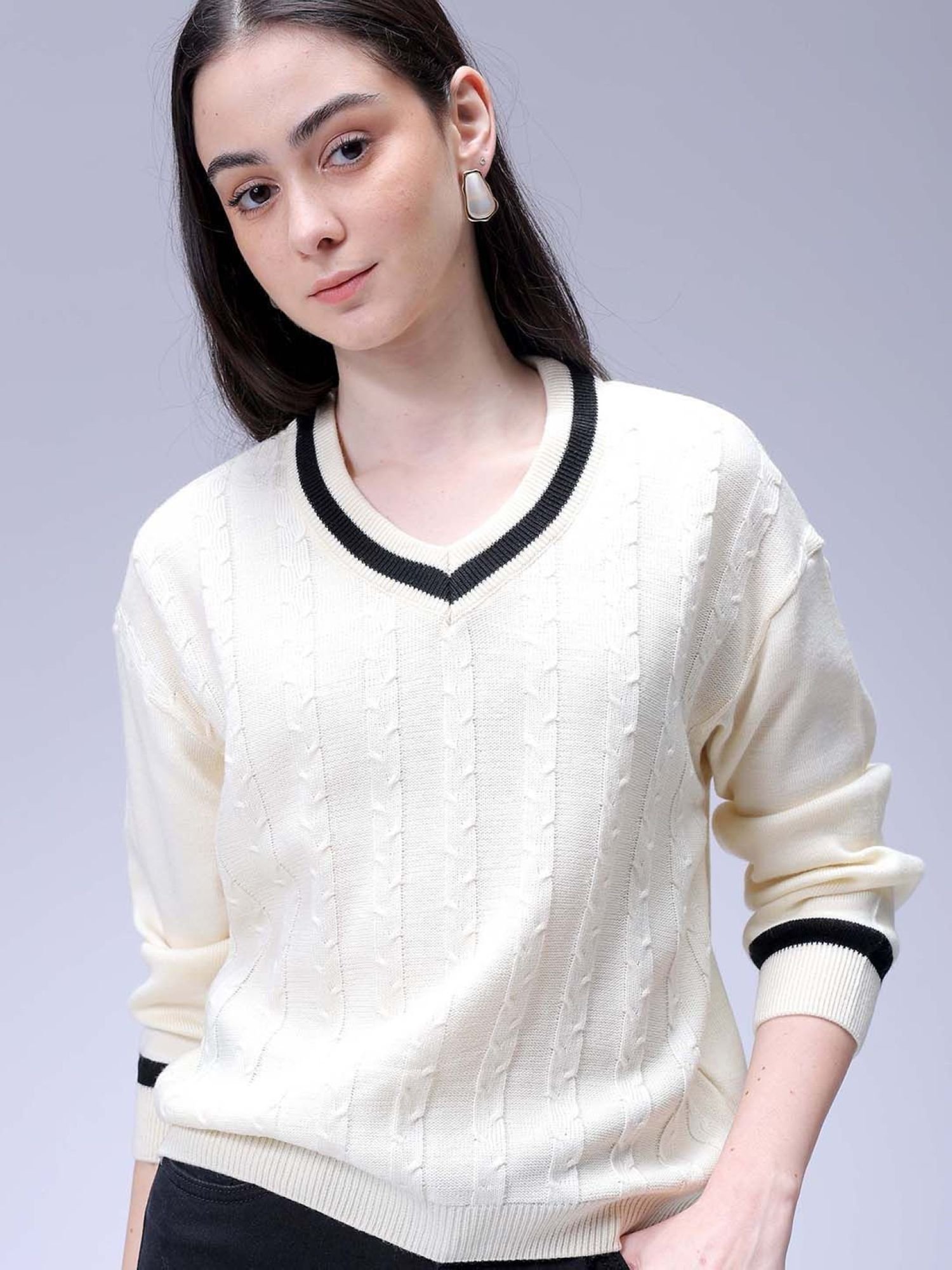 White Solid Sweater with Long Sleeves