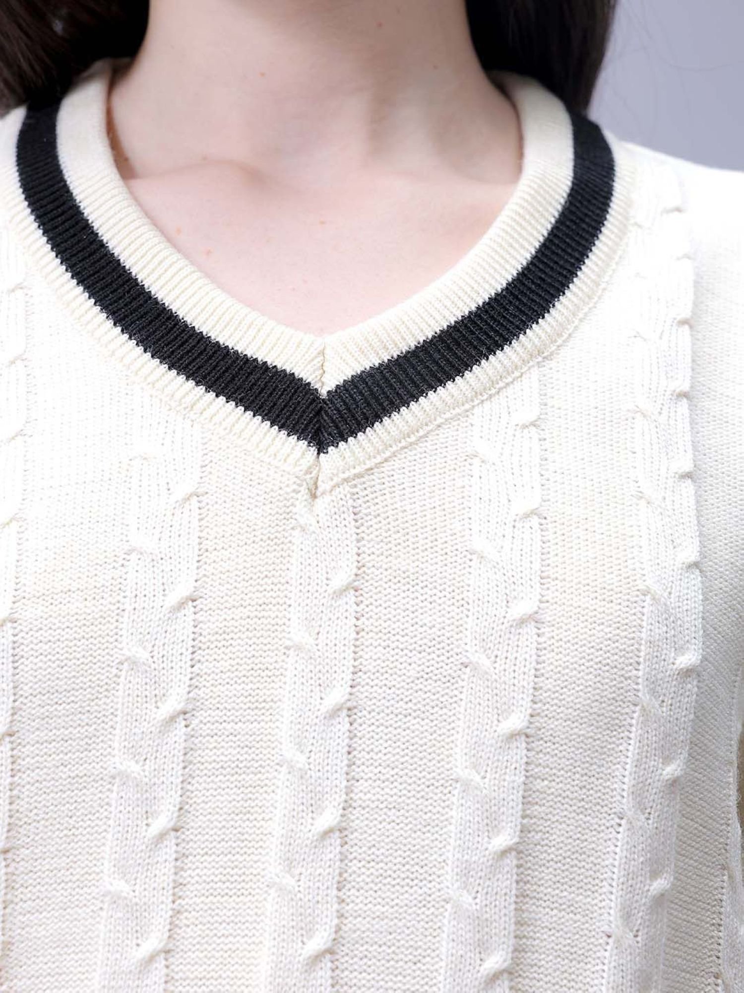 White Solid Sweater with Long Sleeves