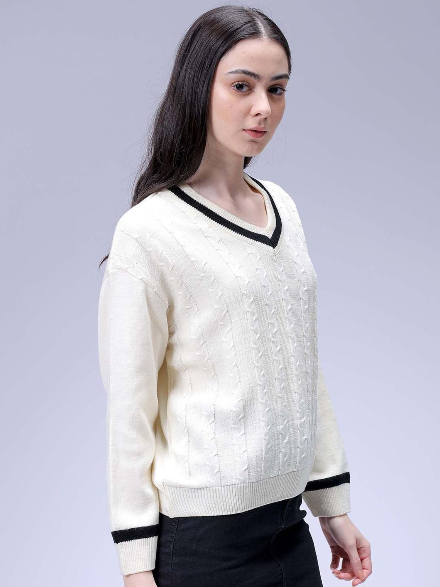 White Solid Sweater with Long Sleeves