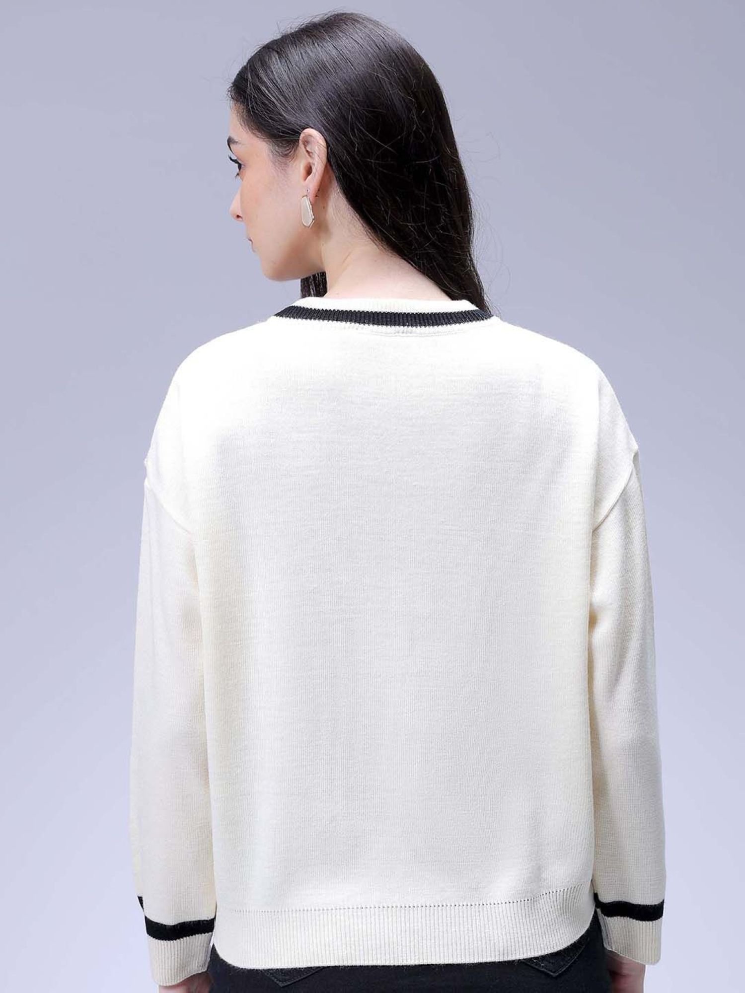 White Solid Sweater with Long Sleeves
