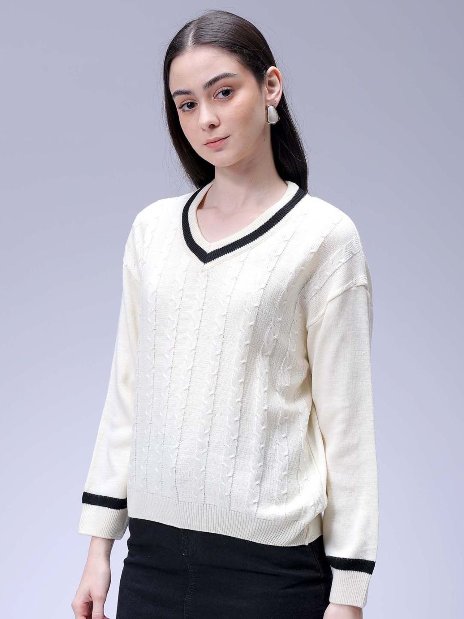 White Solid Sweater with Long Sleeves
