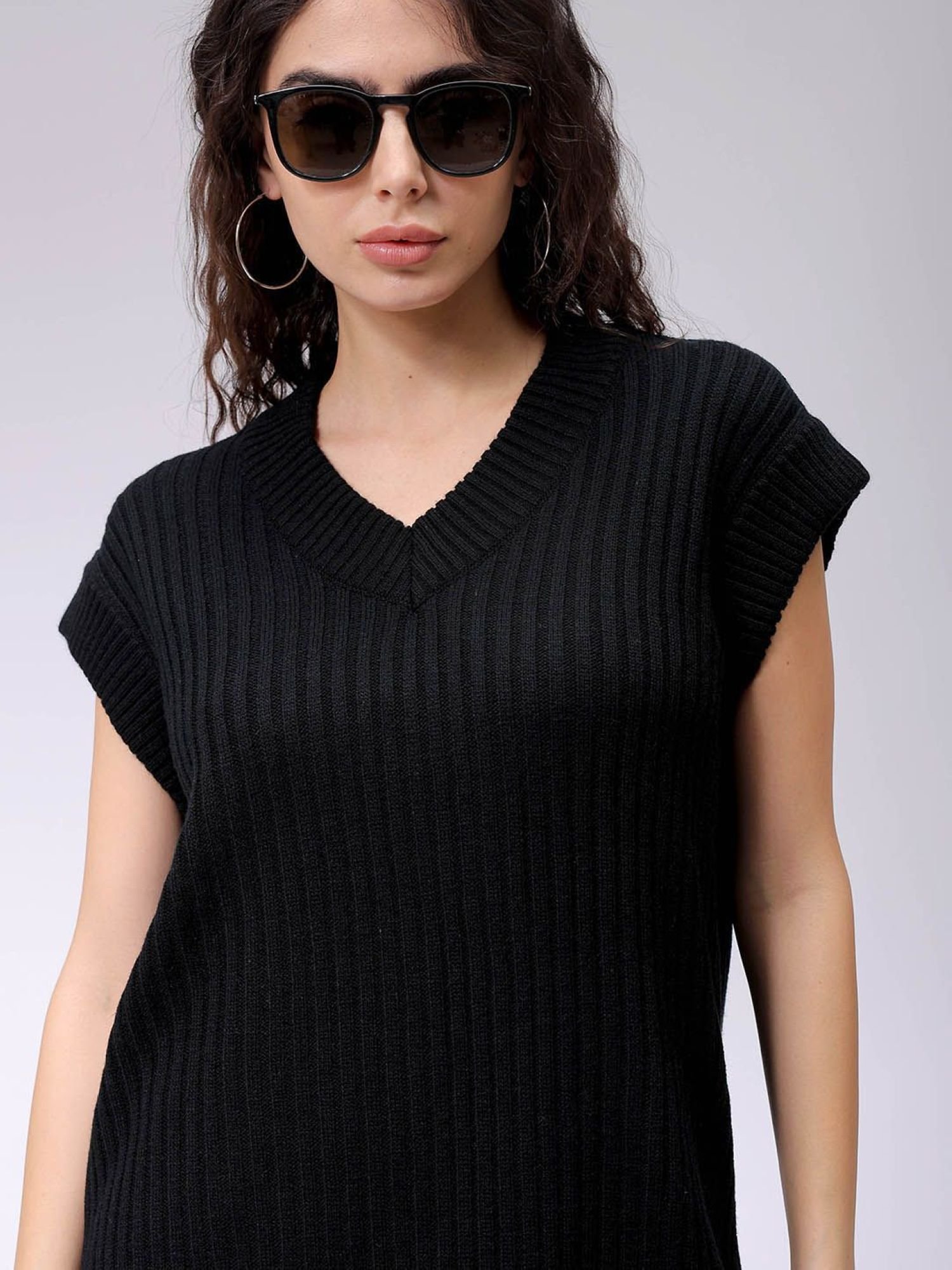 Black Solid Sweater with Long Sleeves