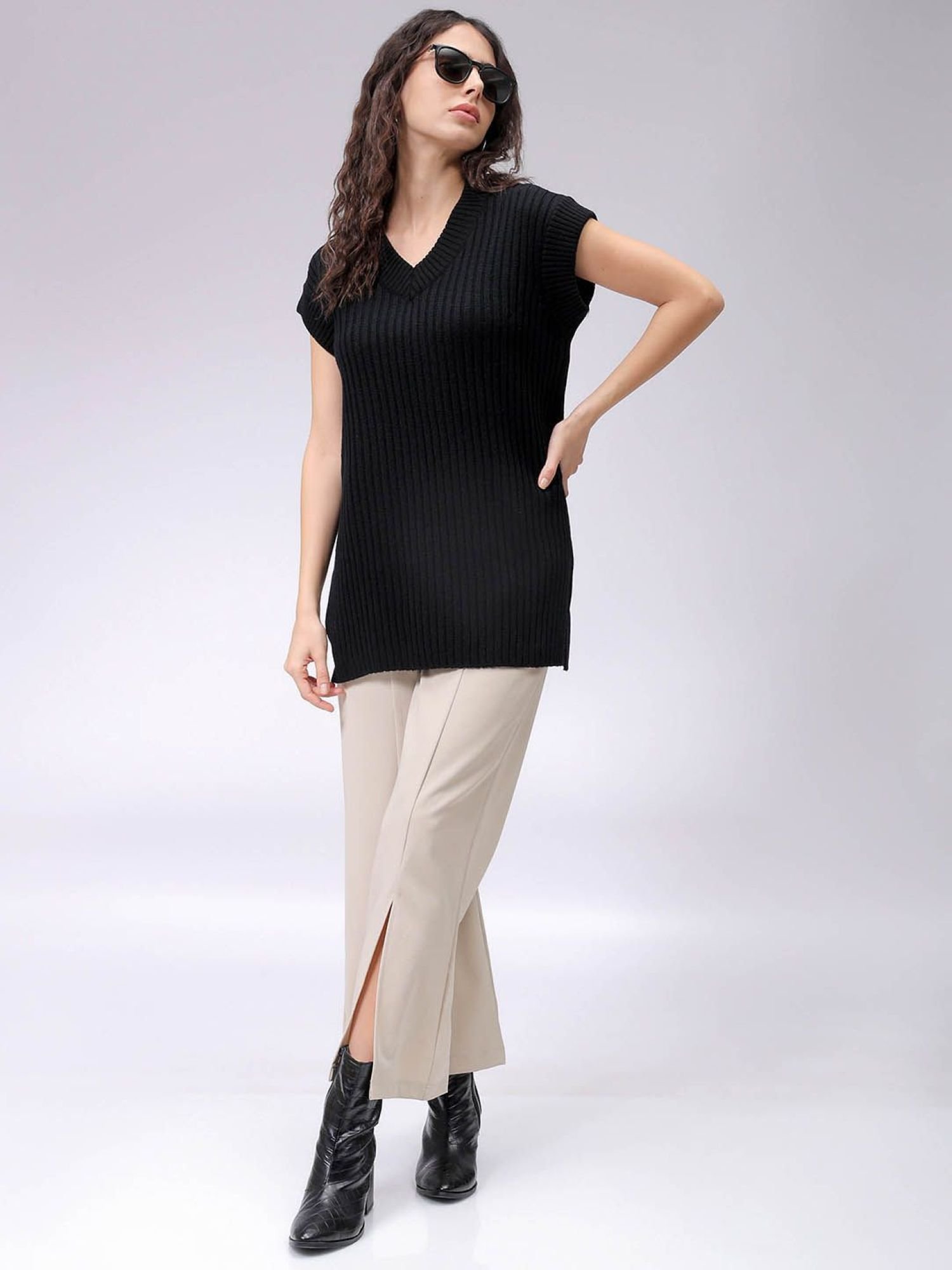 Black Solid Sweater with Long Sleeves
