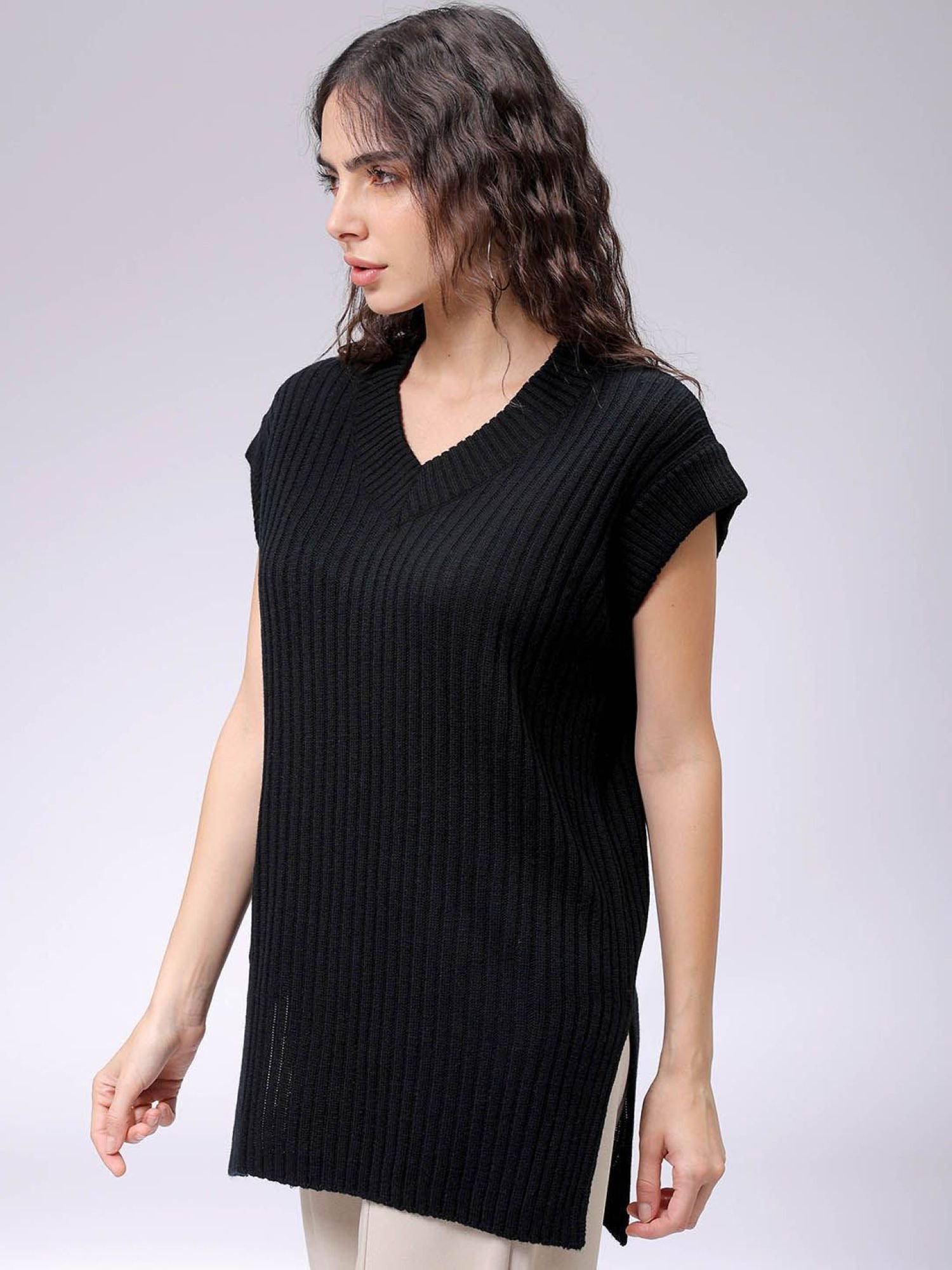 Black Solid Sweater with Long Sleeves