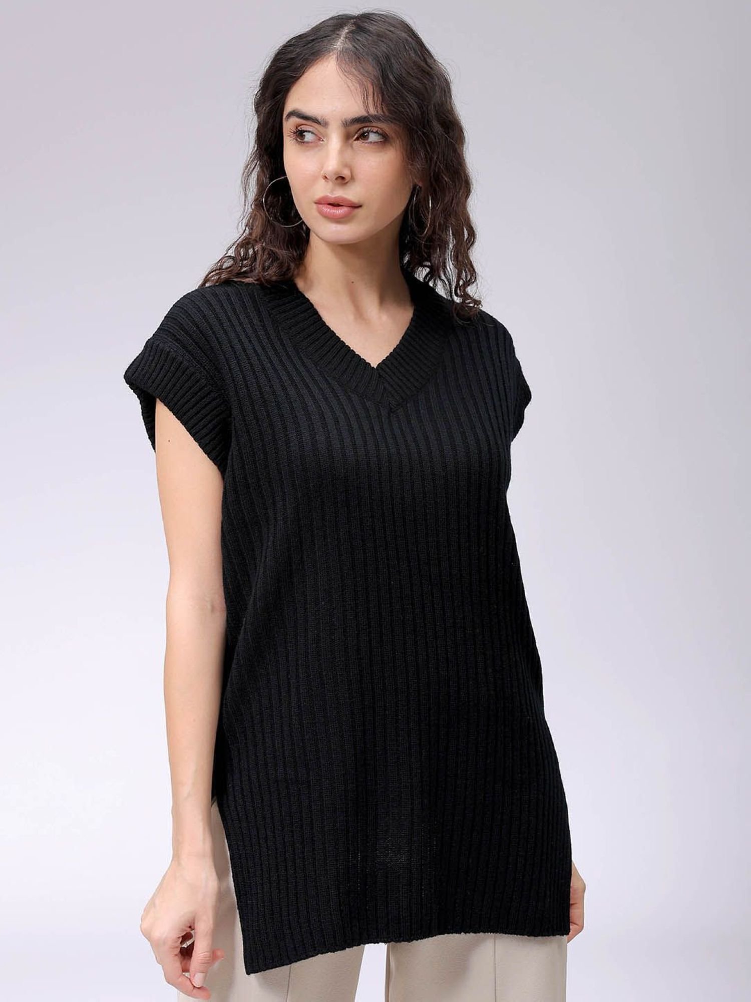 Black Solid Sweater with Long Sleeves